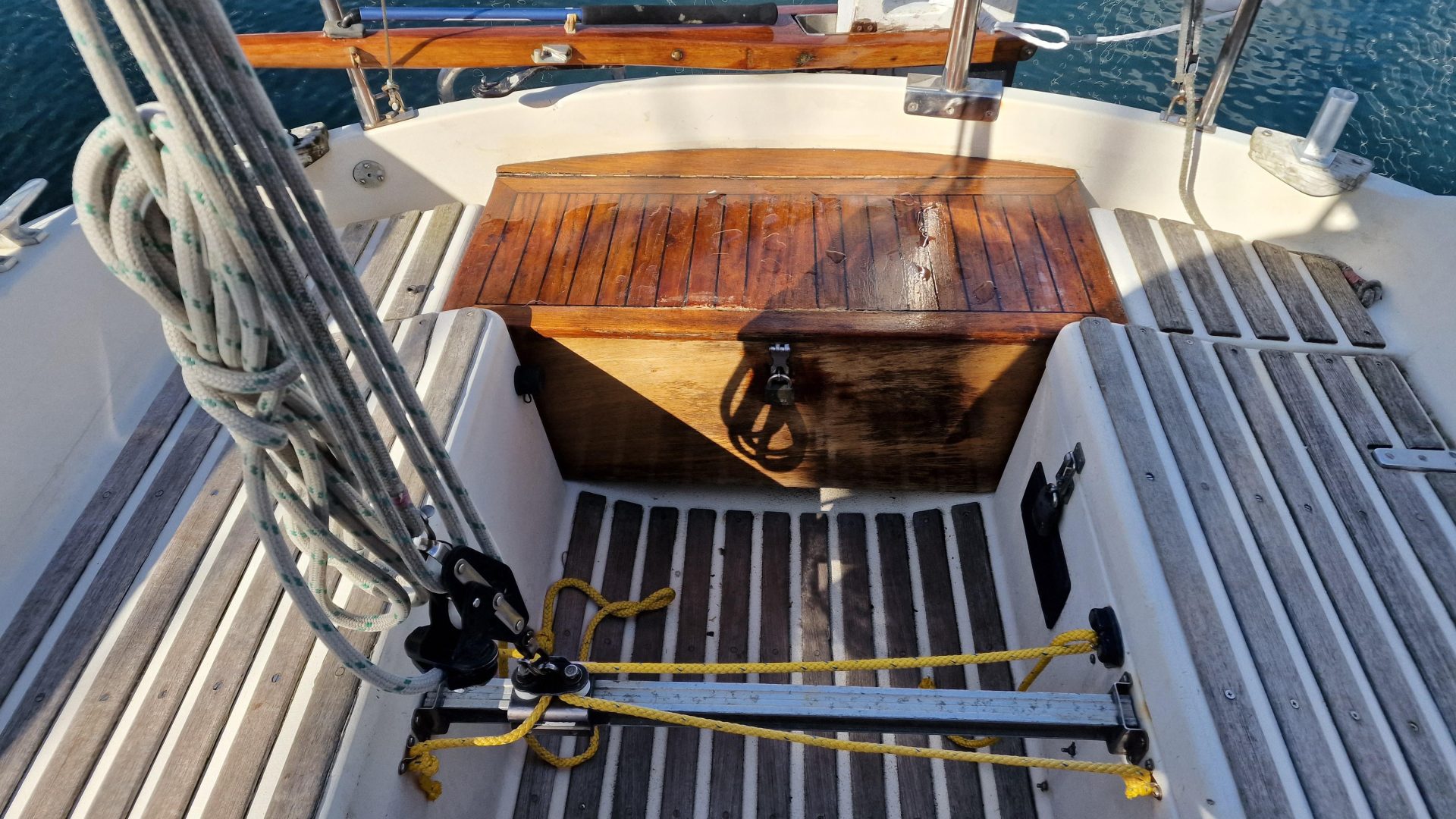 Hunter Delta 25