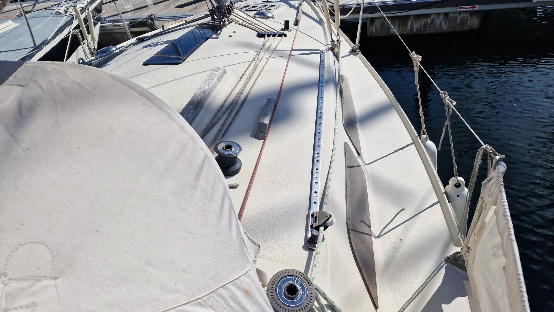 Hunter Delta 25