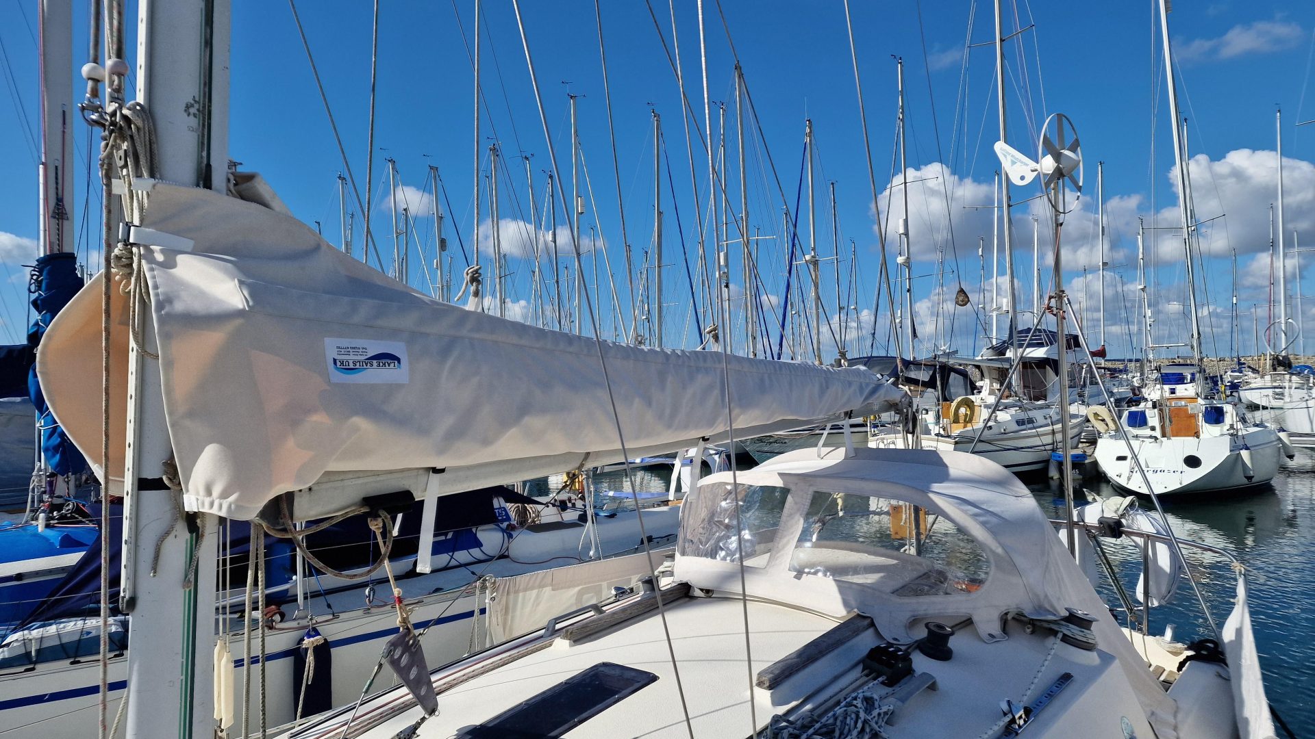 Hunter Delta 25