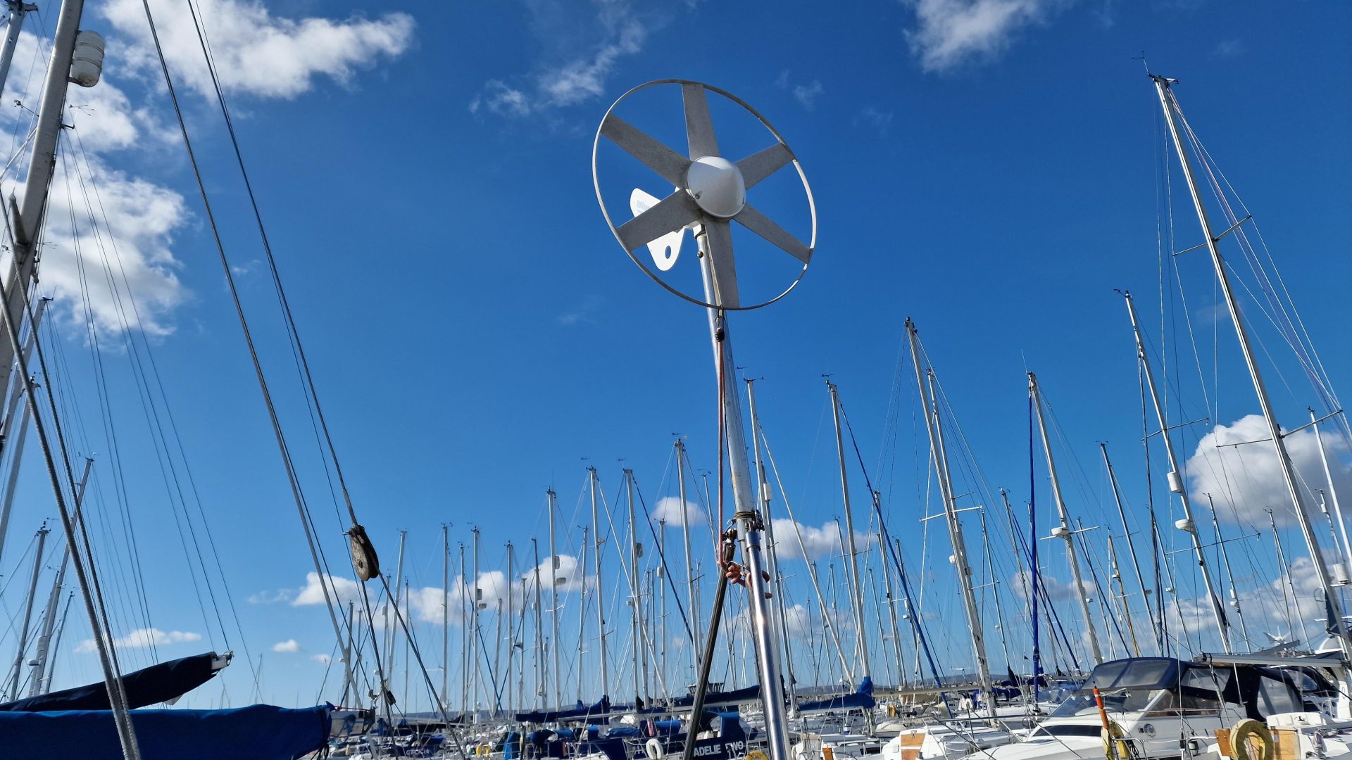 Hunter Delta 25