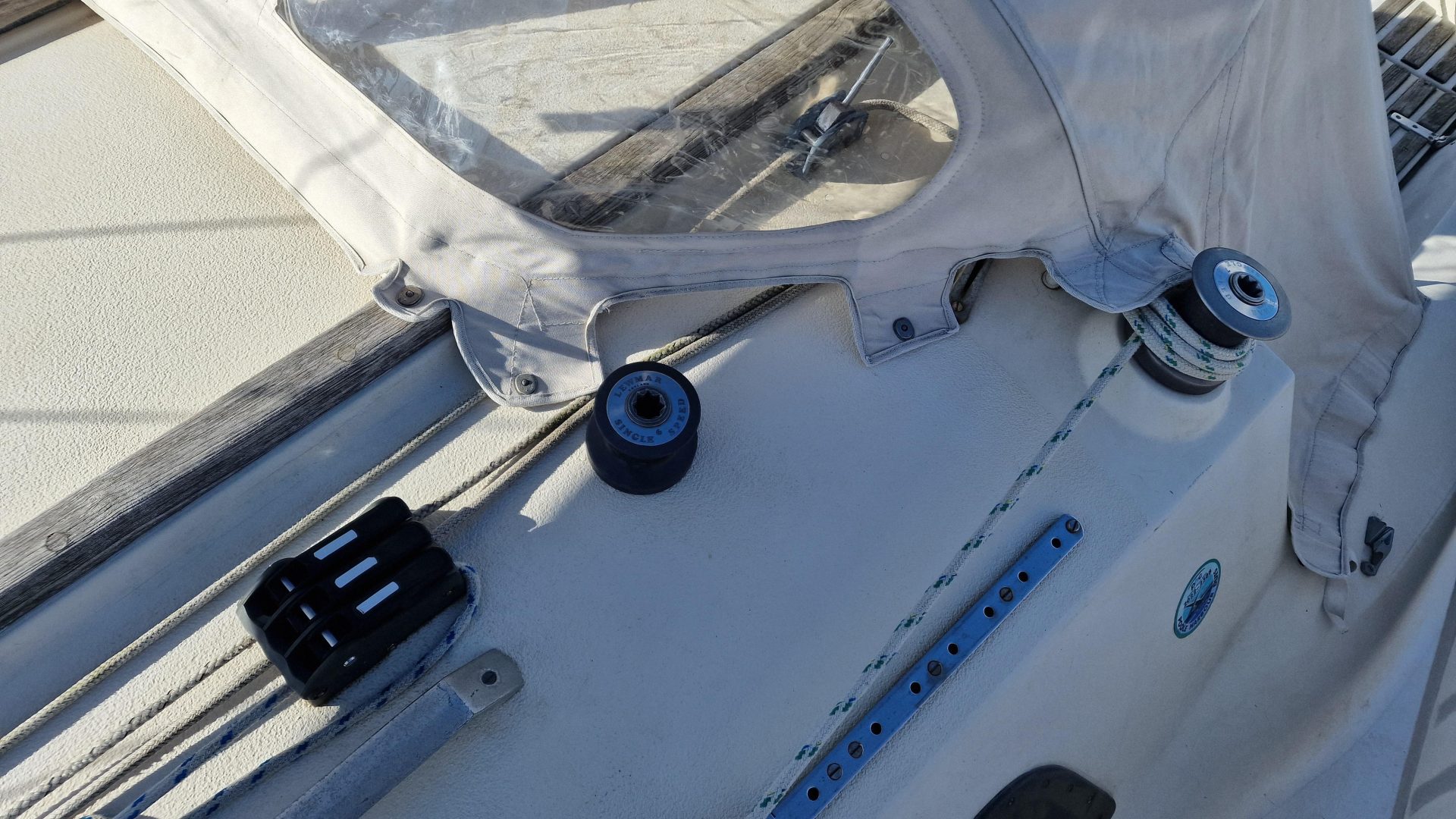 Hunter Delta 25