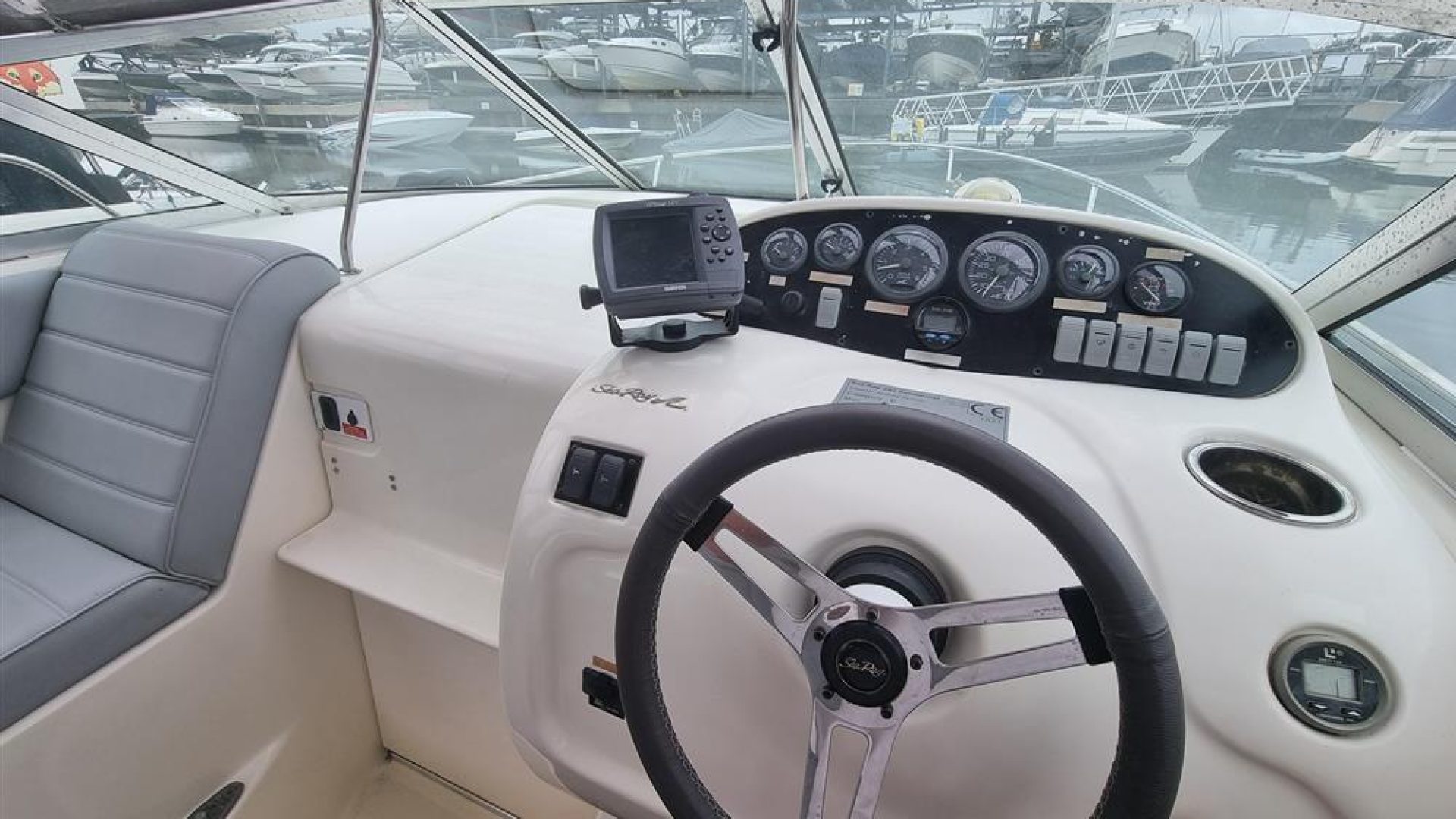 Sea Ray Sundancer 240