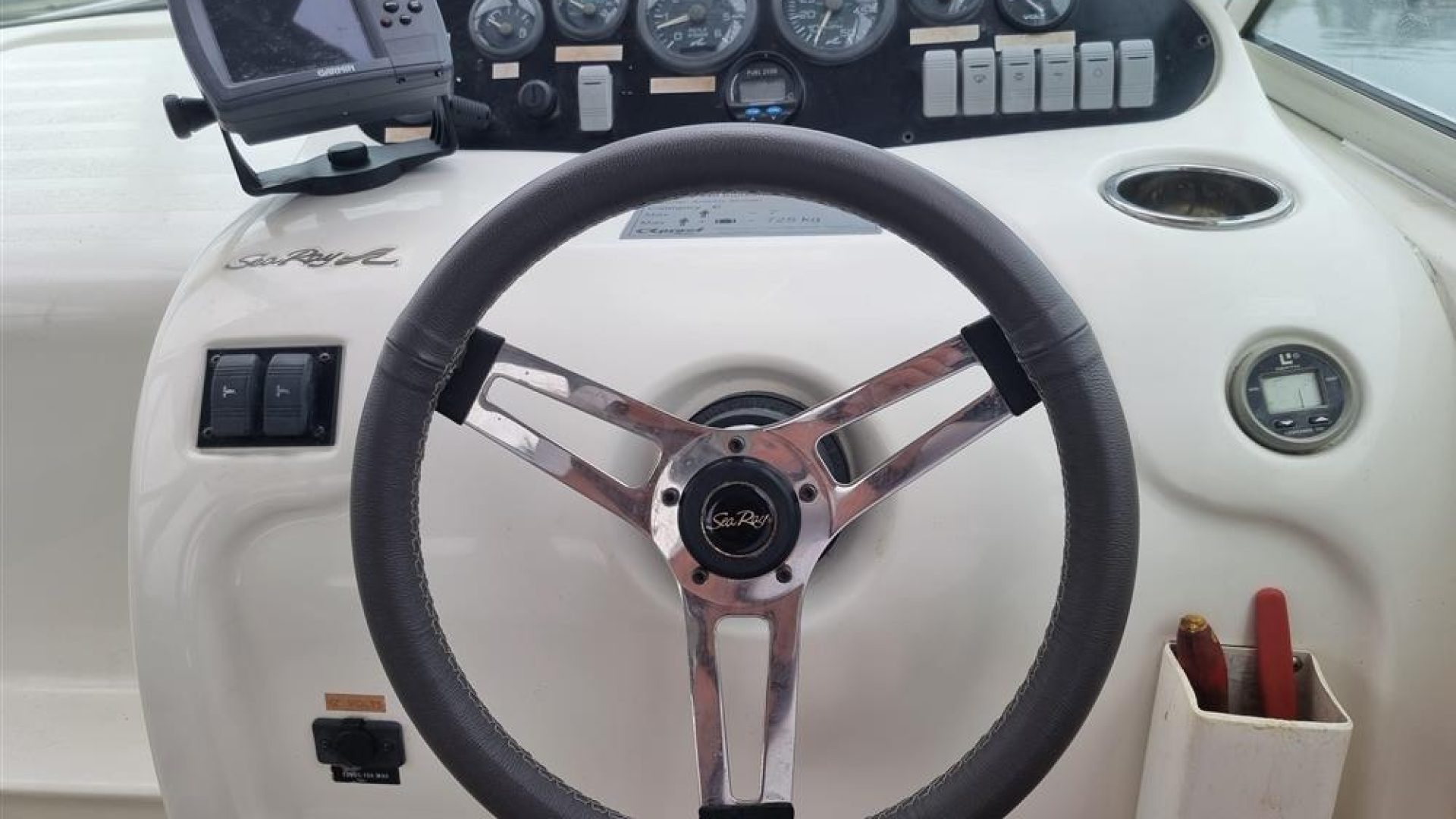 Sea Ray Sundancer 240