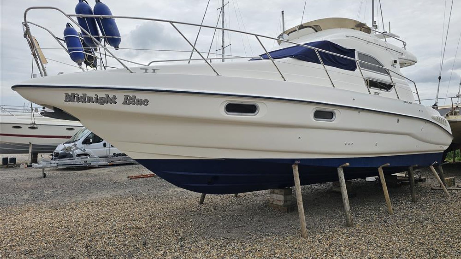 Sealine F33