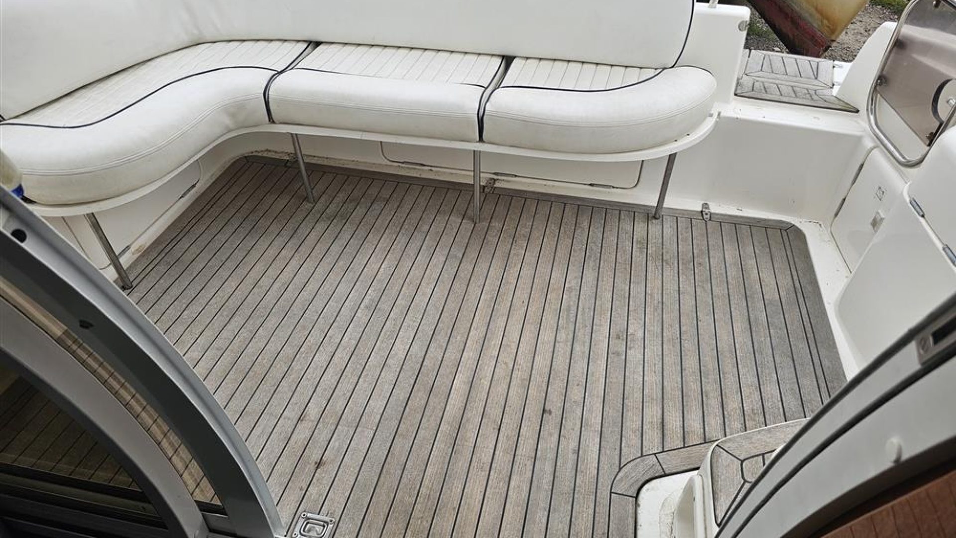 Sealine F33