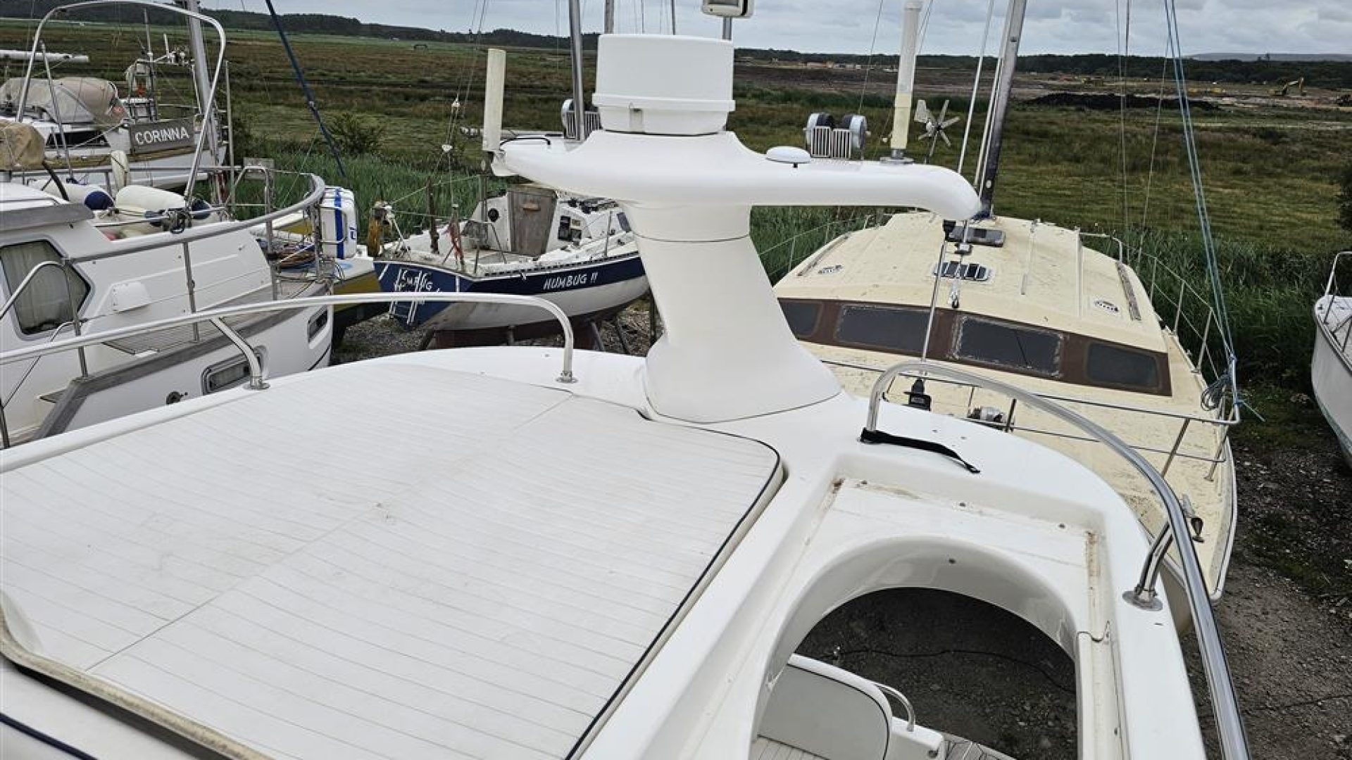 Sealine F33