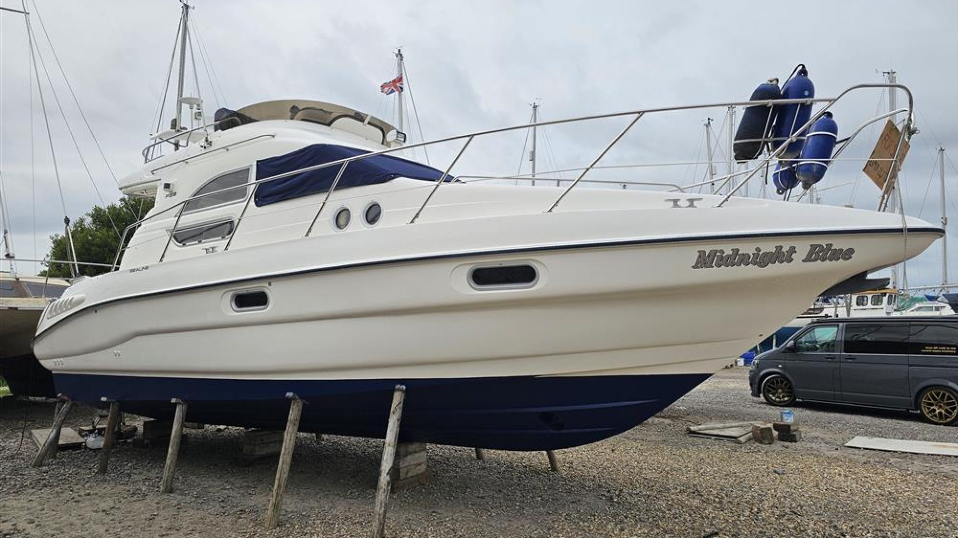 Sealine F33