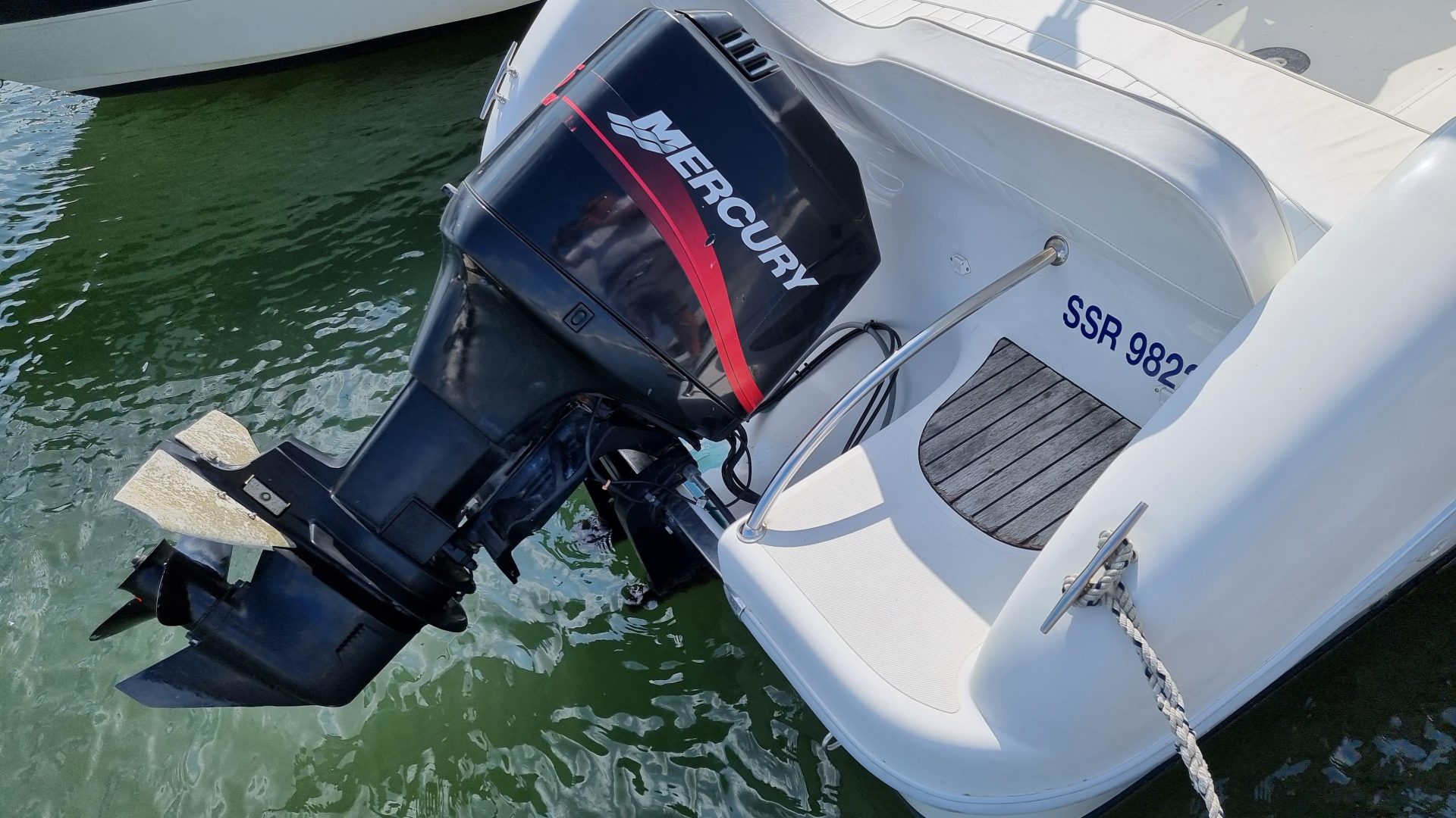 Sessa Marine Islamorada 21
