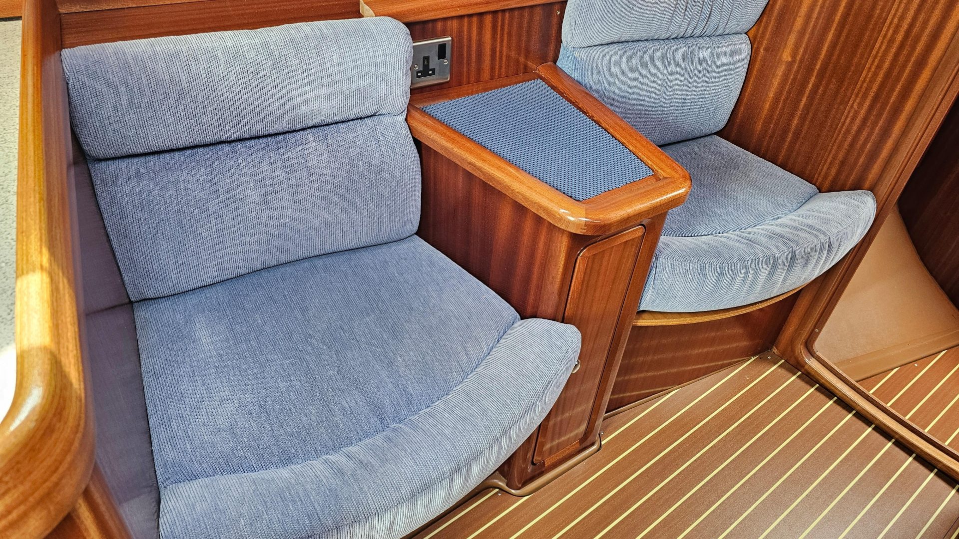 Bavaria 37