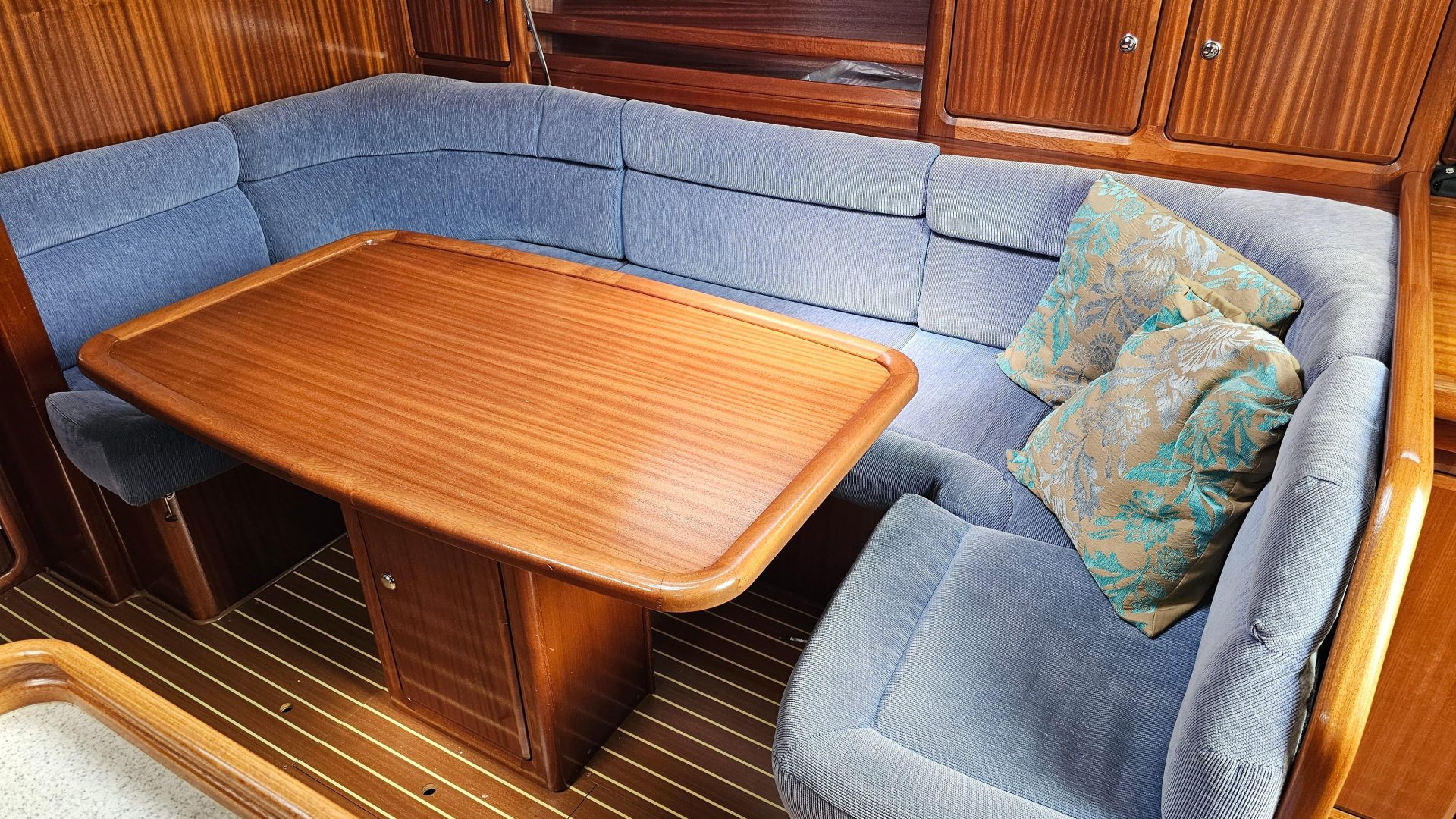 Bavaria 37