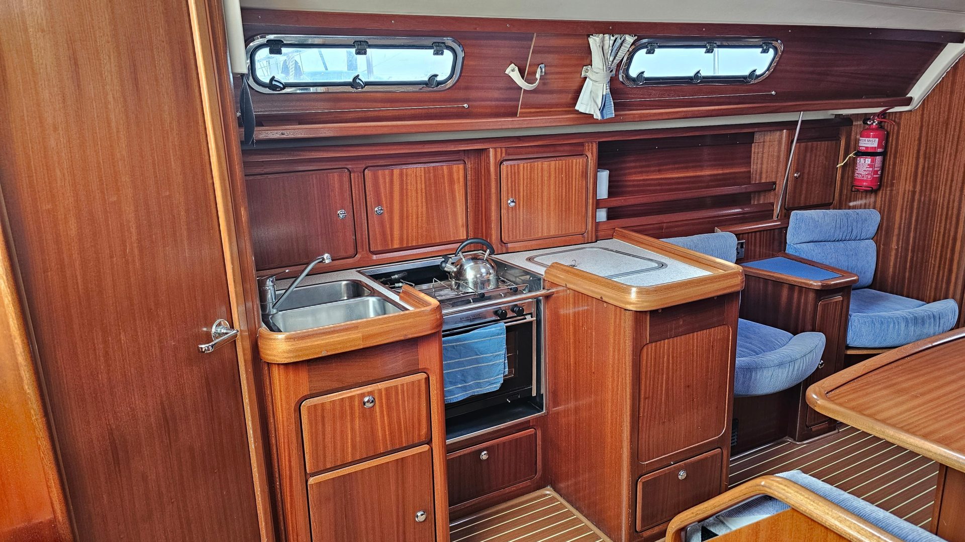 Bavaria 37