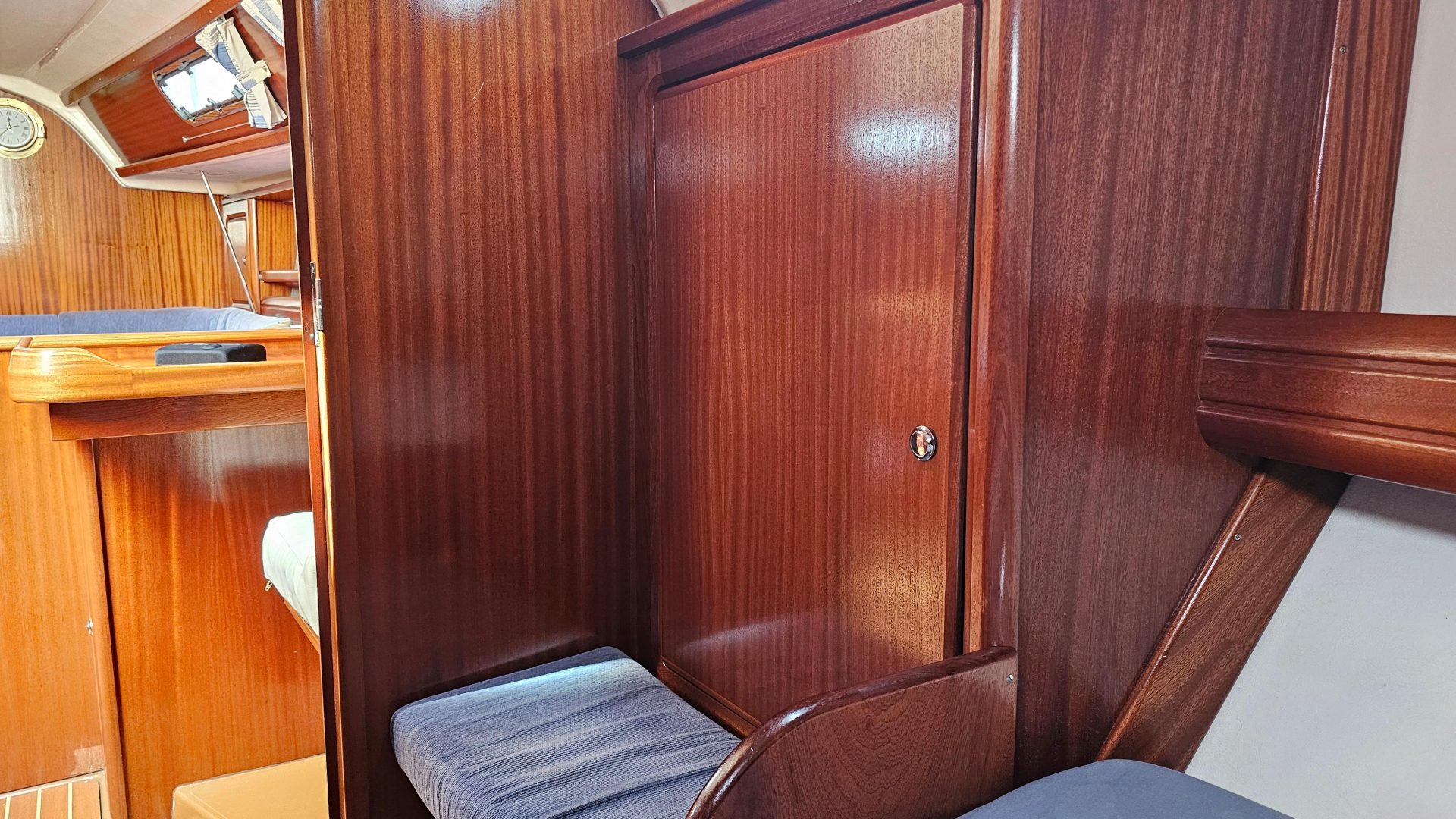 Bavaria 37