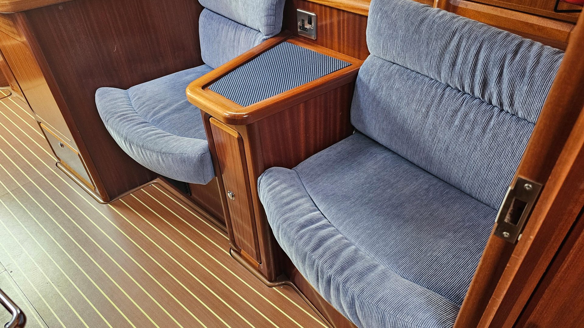 Bavaria 37