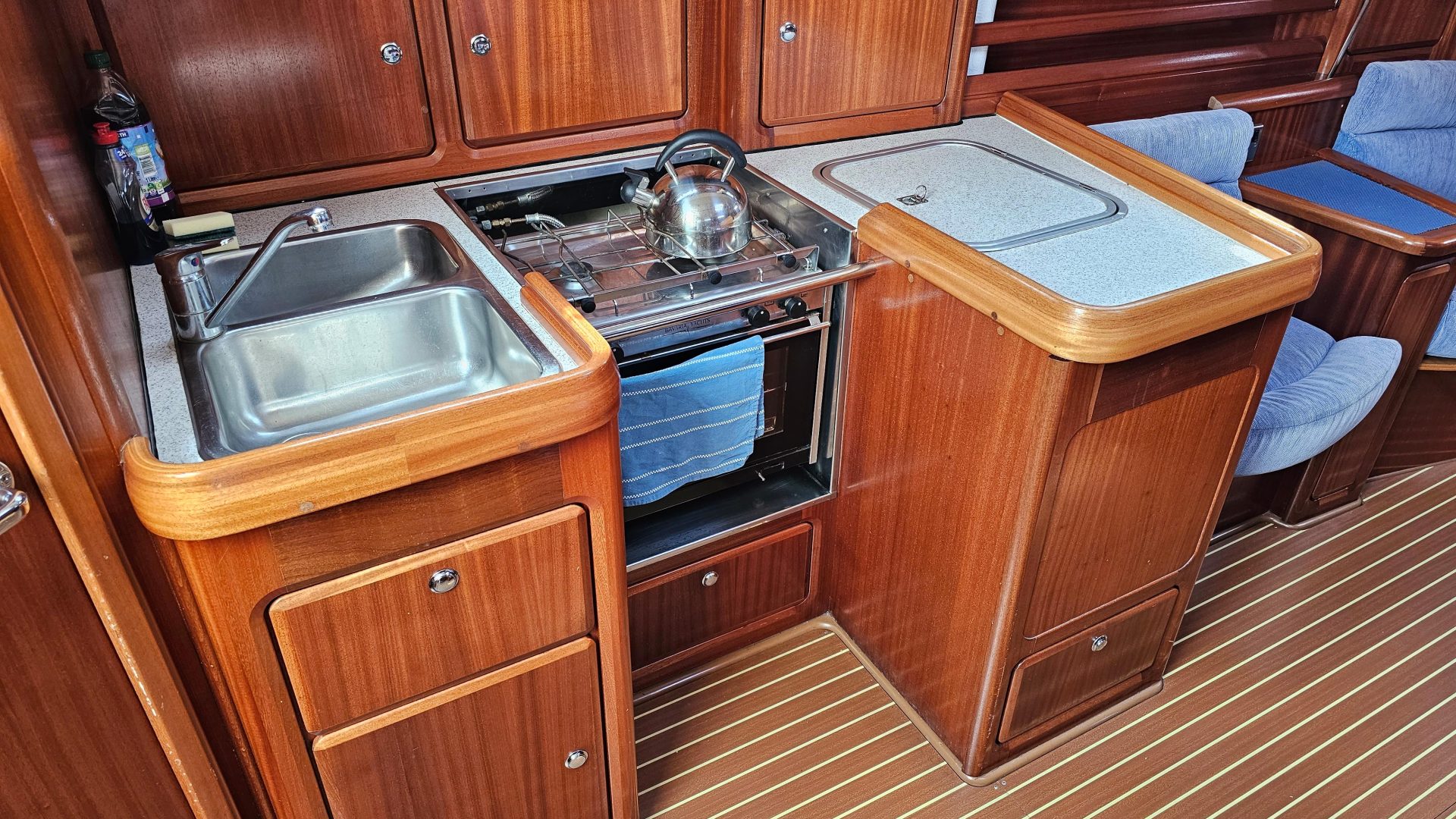 Bavaria 37