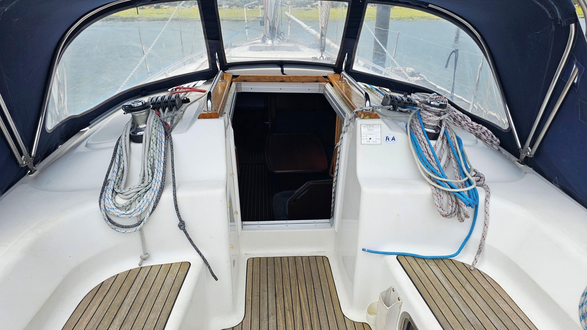 Bavaria 37