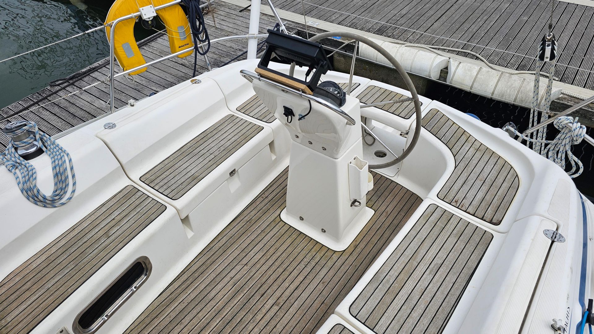 Bavaria 37