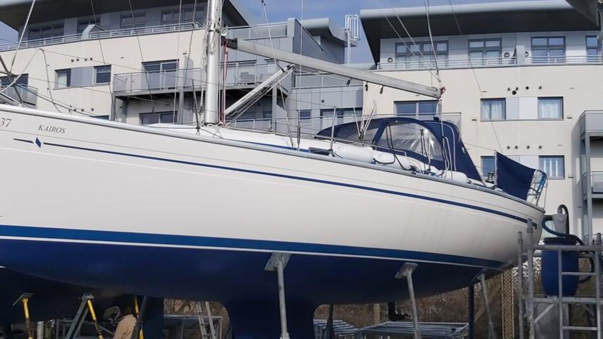 Bavaria 37