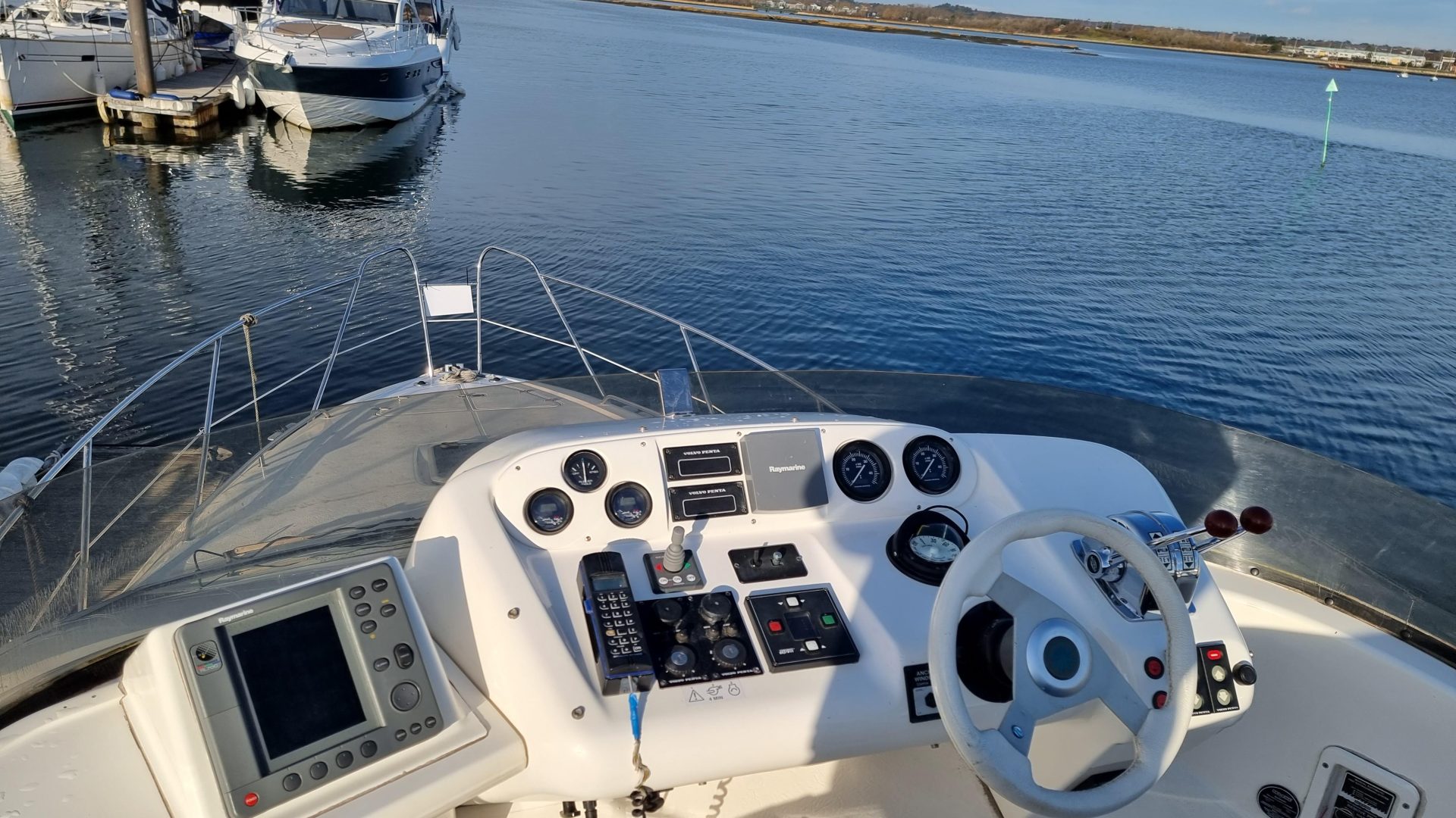 Sealine F33