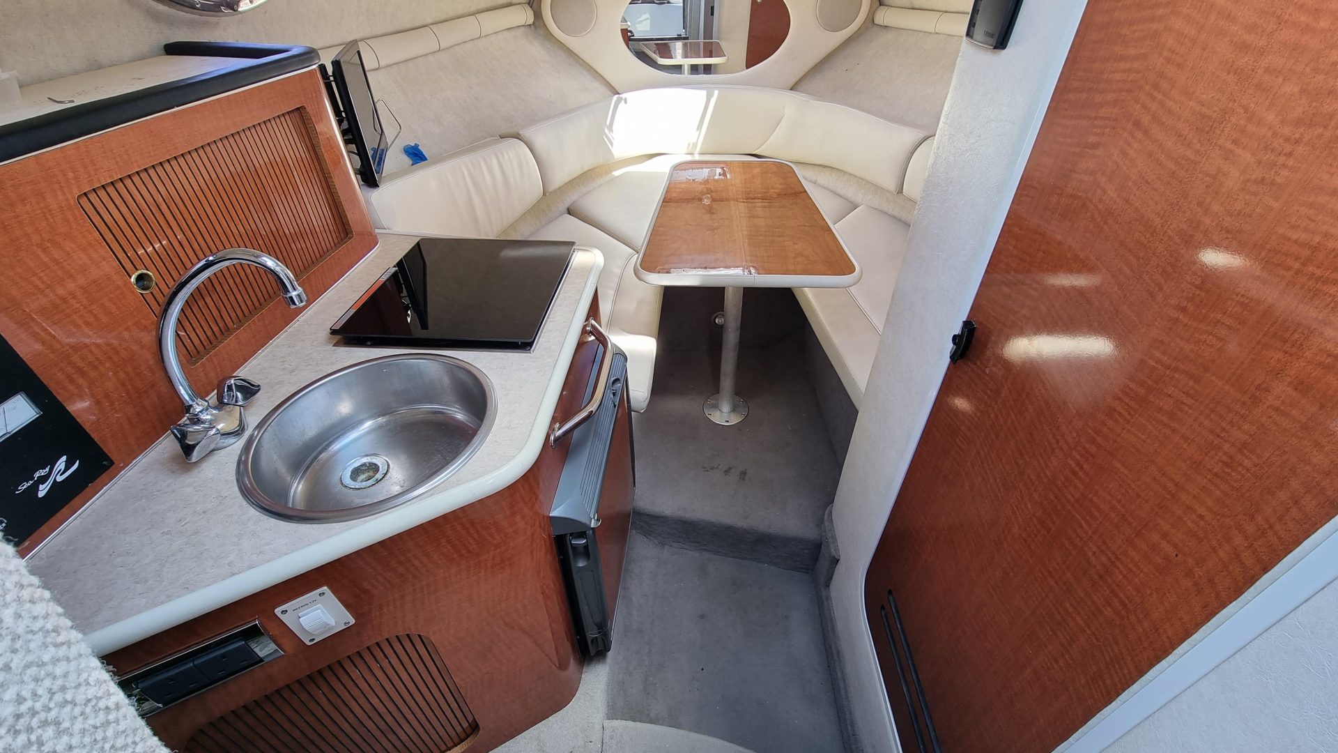 Sea Ray Sundancer 240