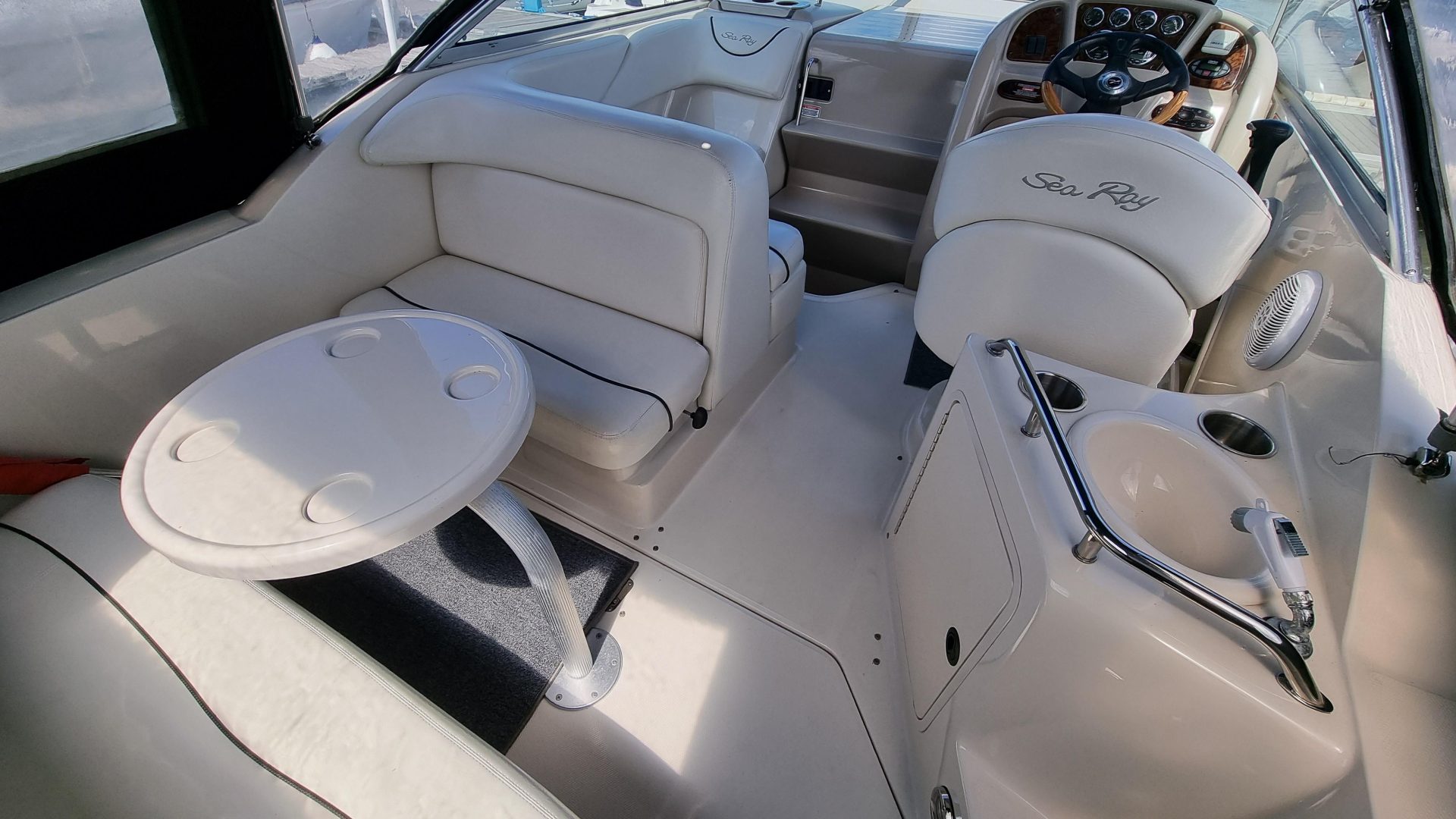 Sea Ray Sundancer 240