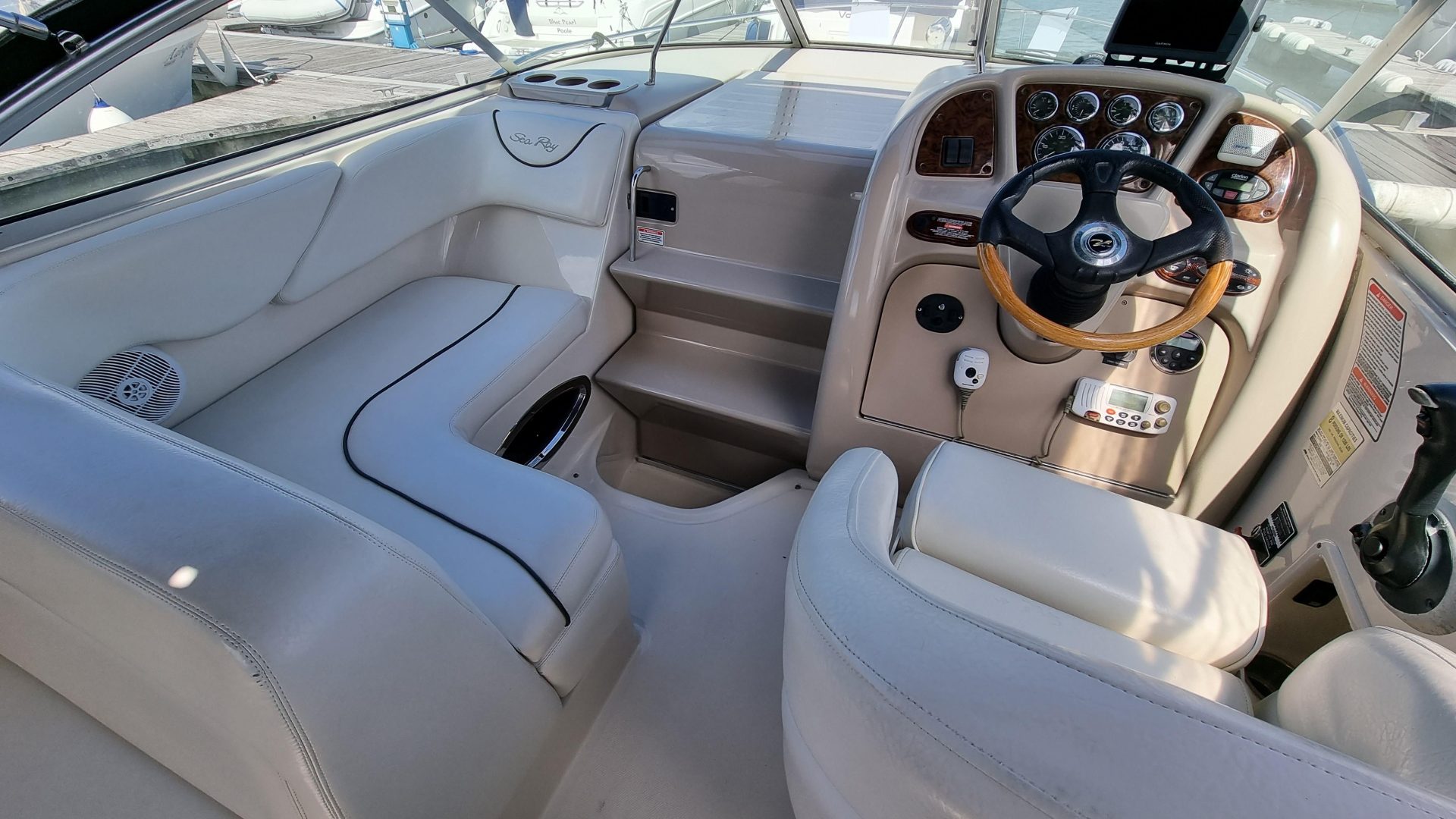 Sea Ray Sundancer 240