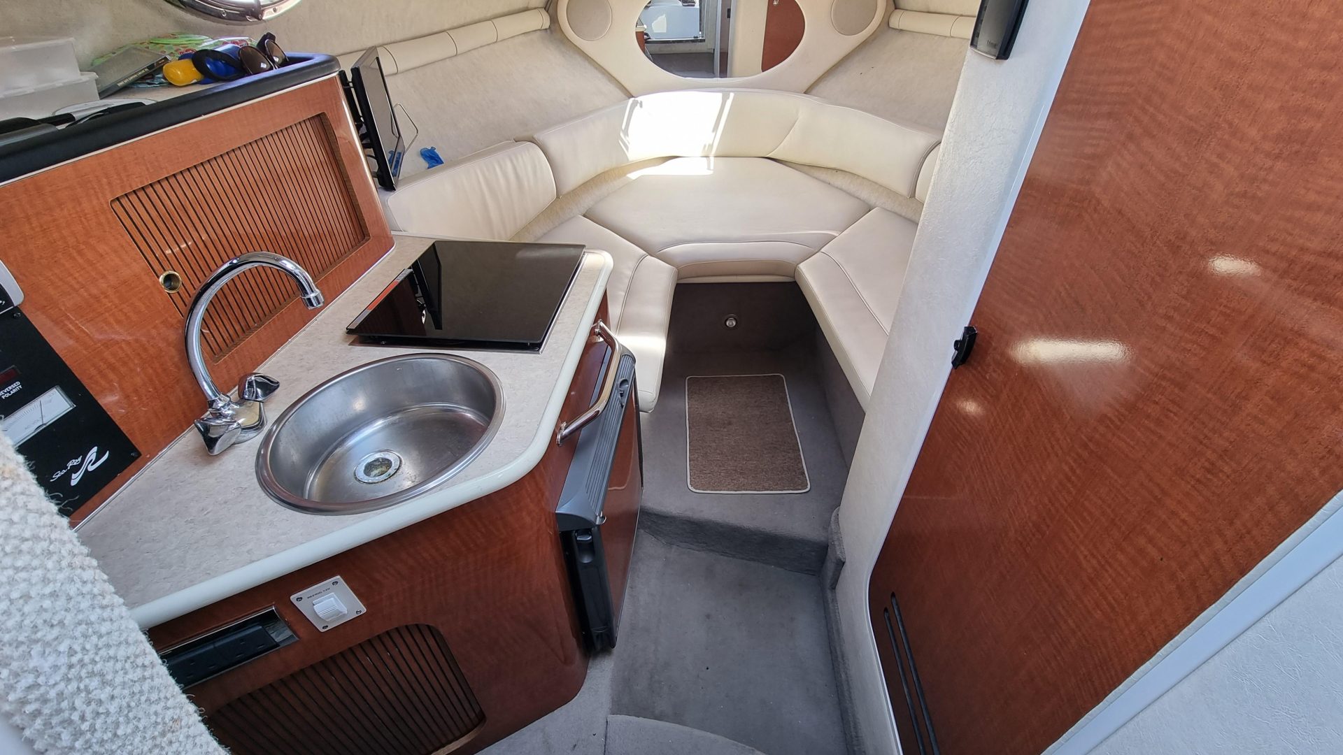 Sea Ray Sundancer 240