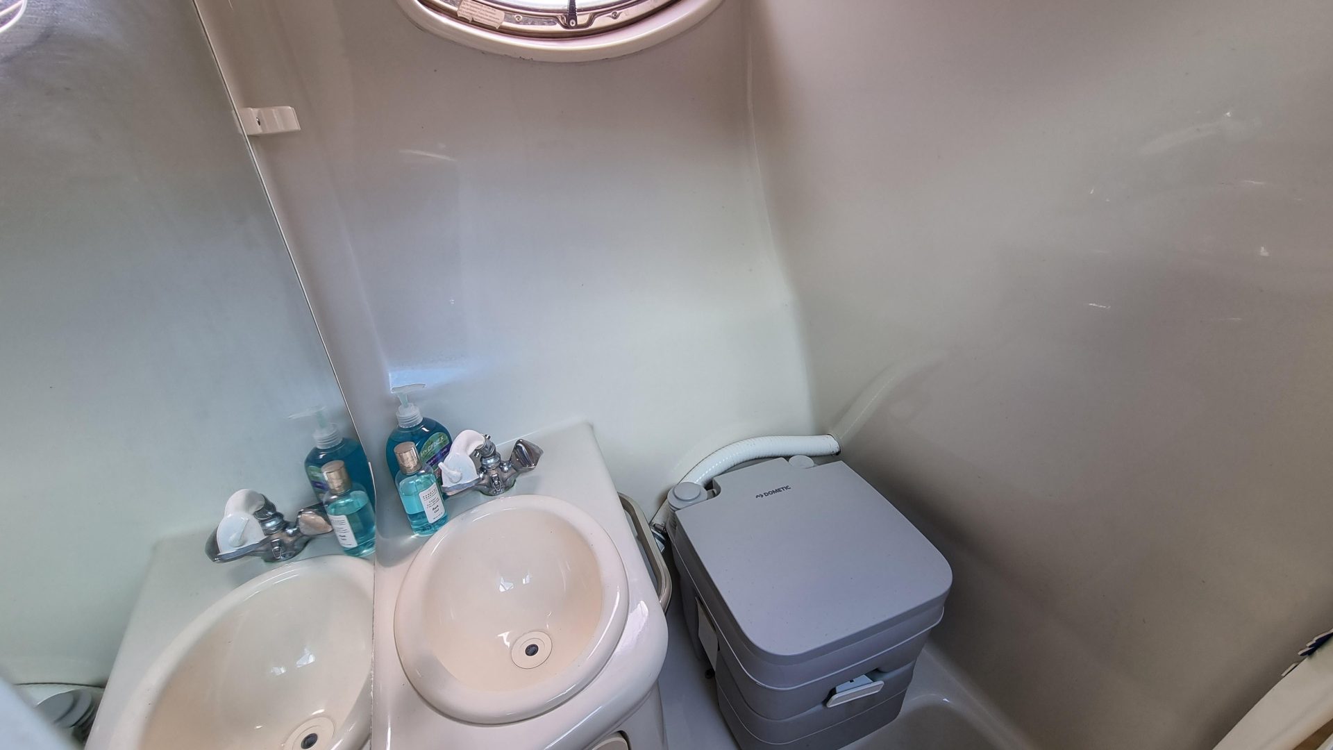 Sea Ray Sundancer 240