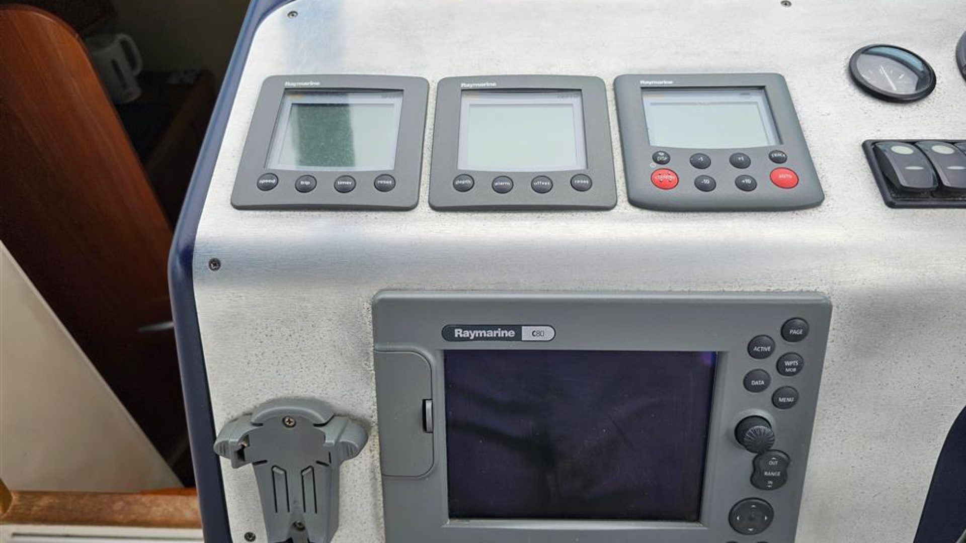 Sealine S34