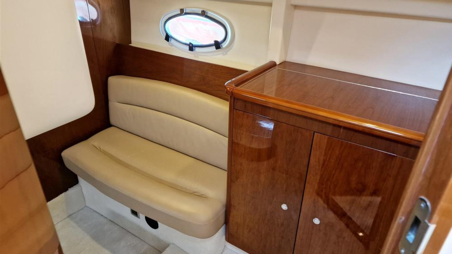 Princess V42