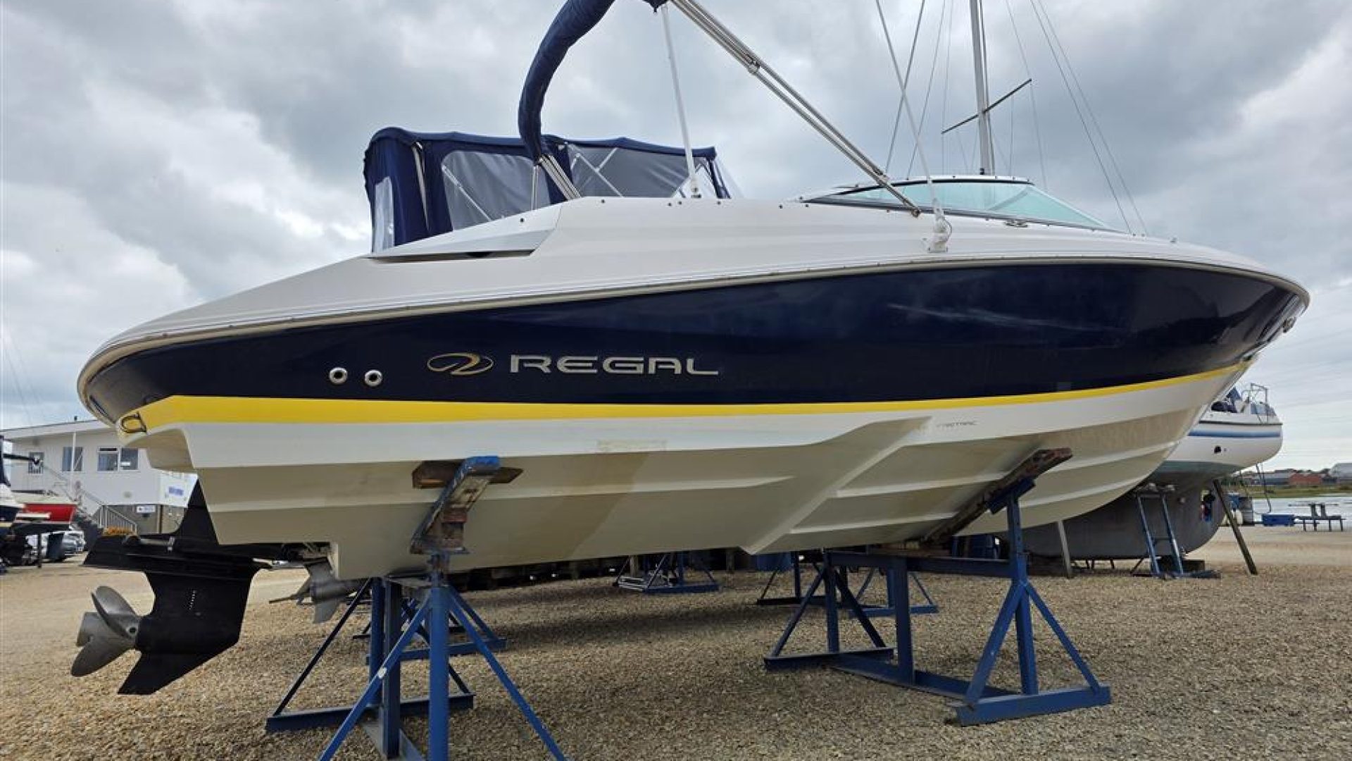 Regal 2200