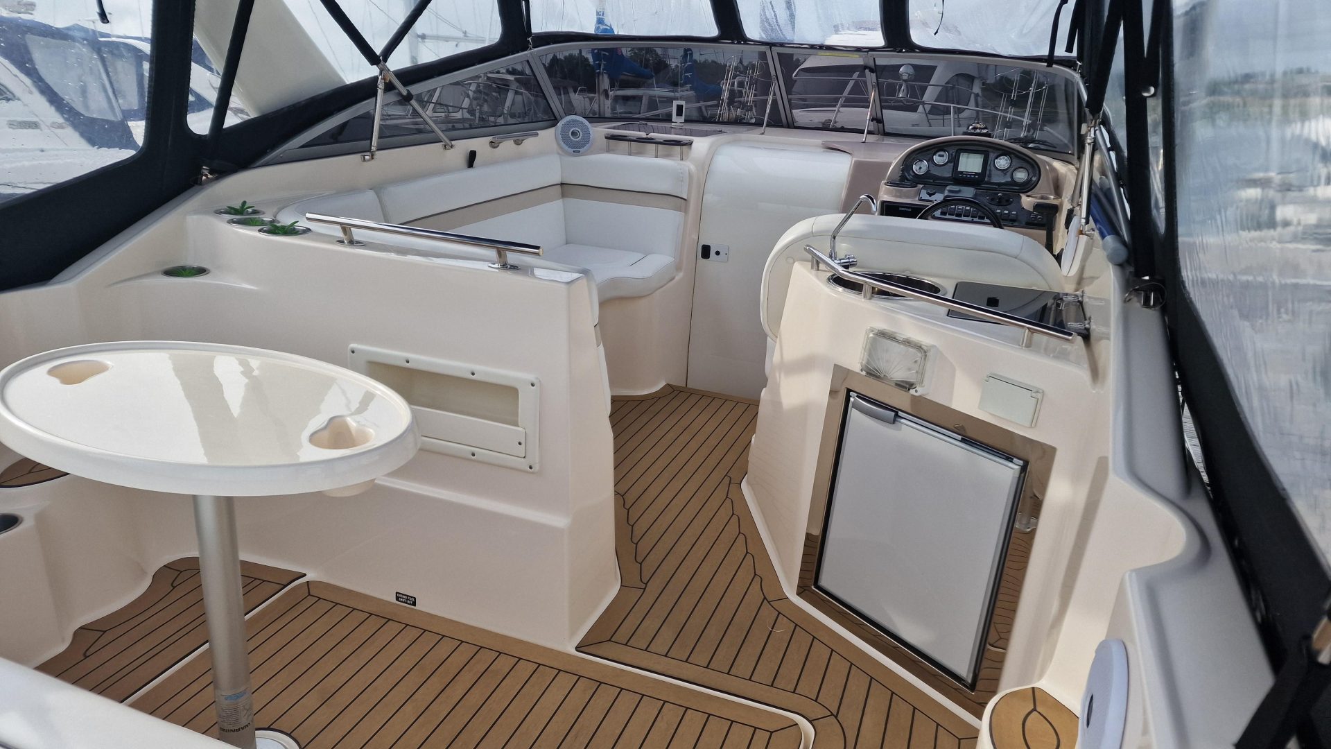 Rinker 270 Fiesta Vee