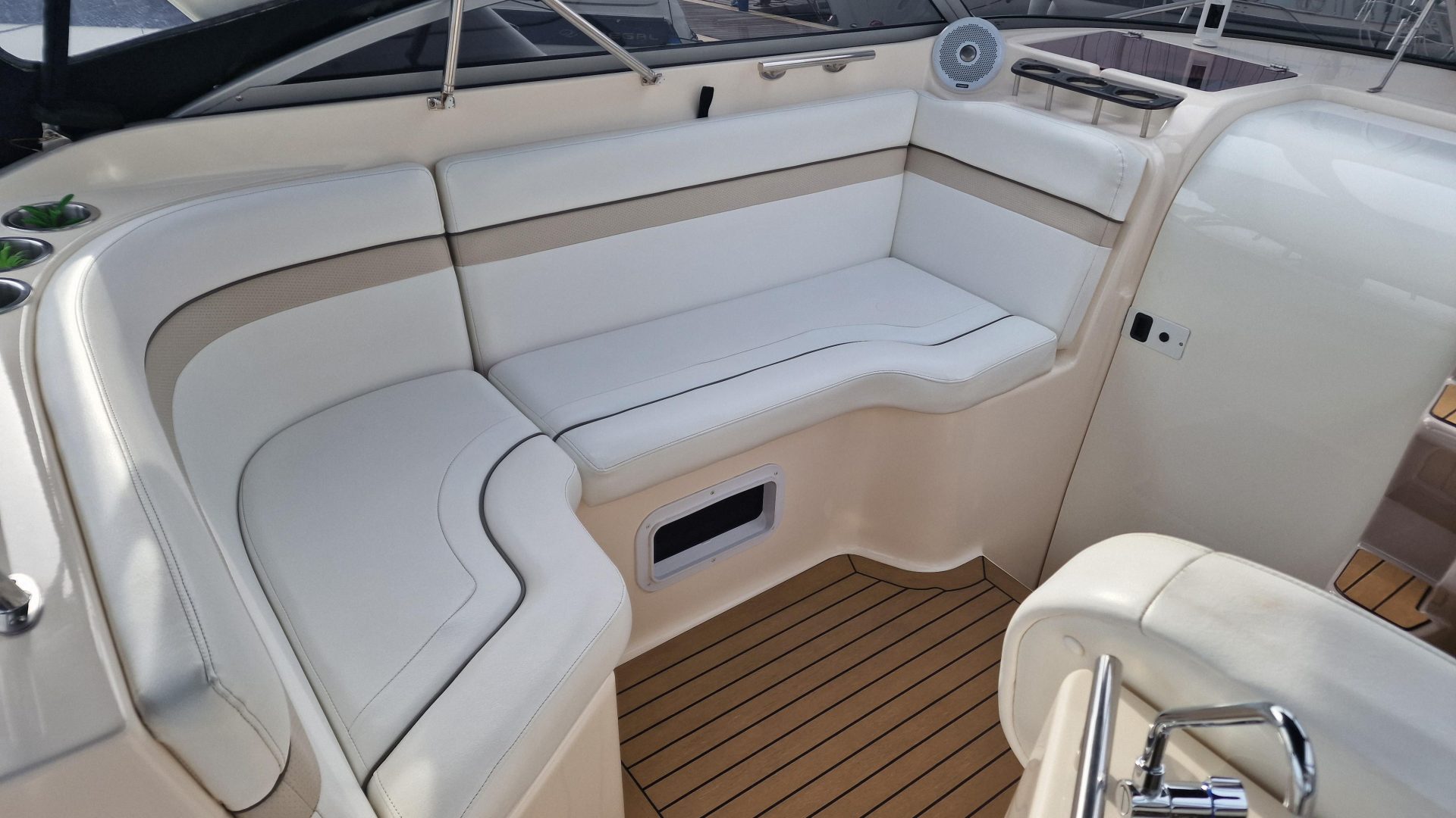 Rinker 270 Fiesta Vee