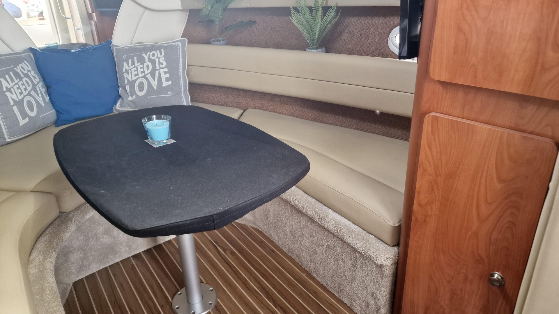 Rinker 270 Fiesta Vee