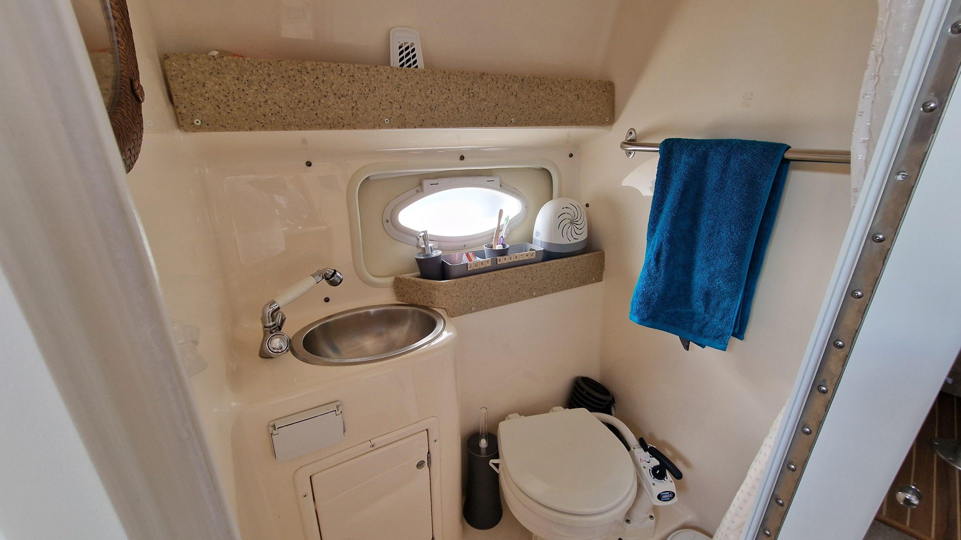 Rinker 270 Fiesta Vee