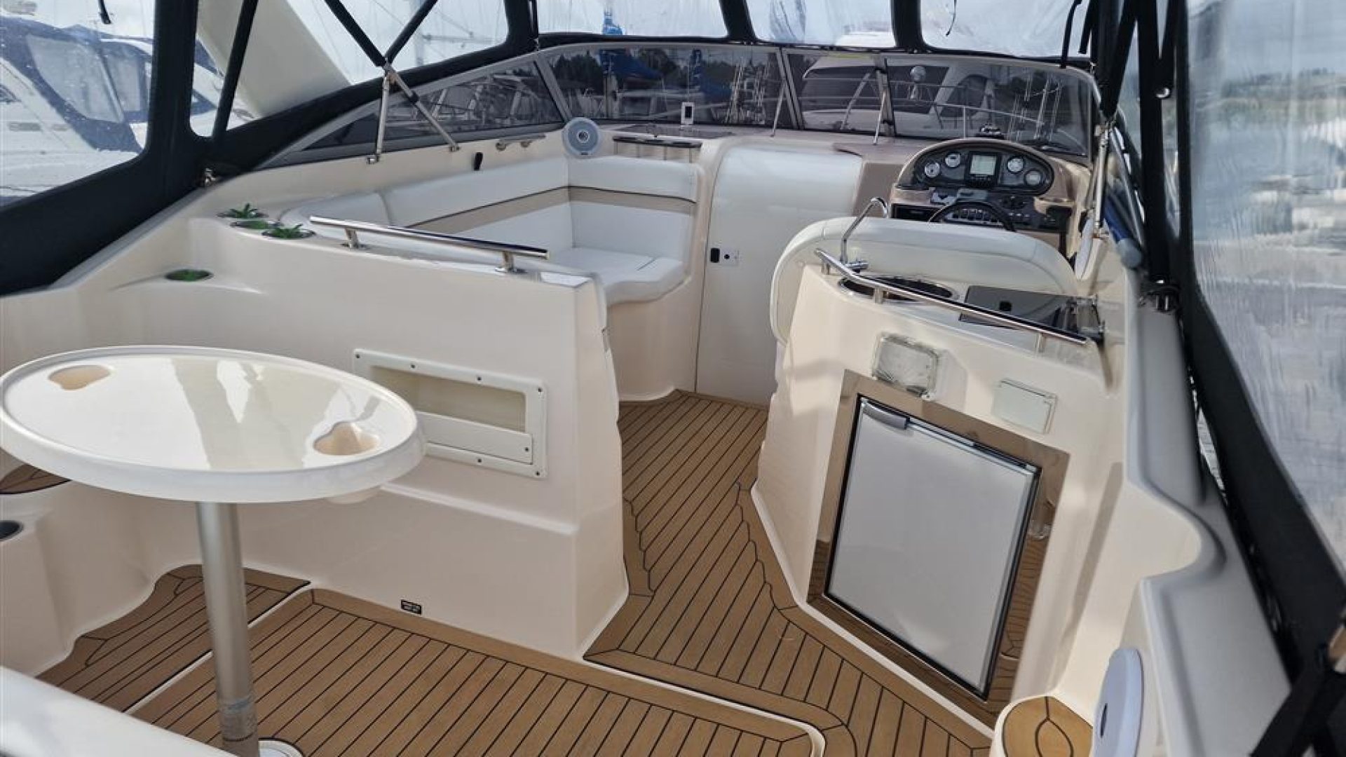 Rinker 270