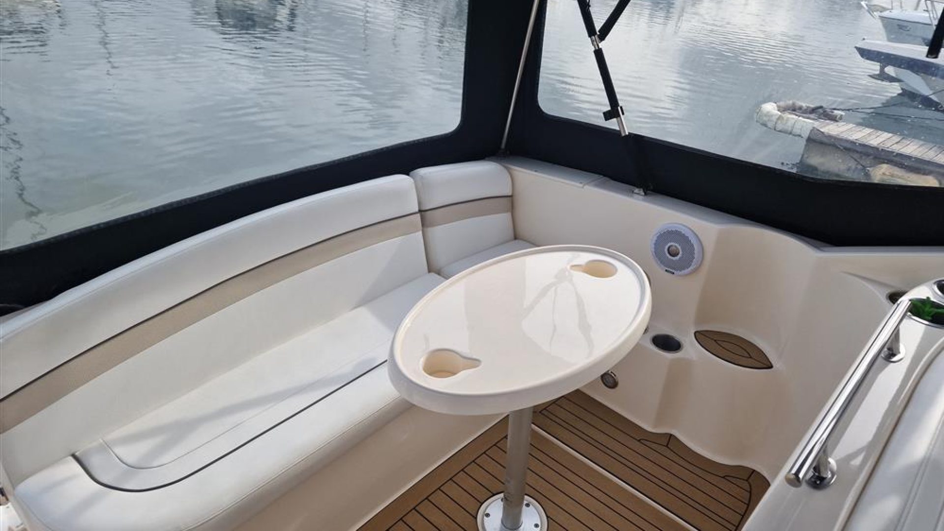 Rinker 270