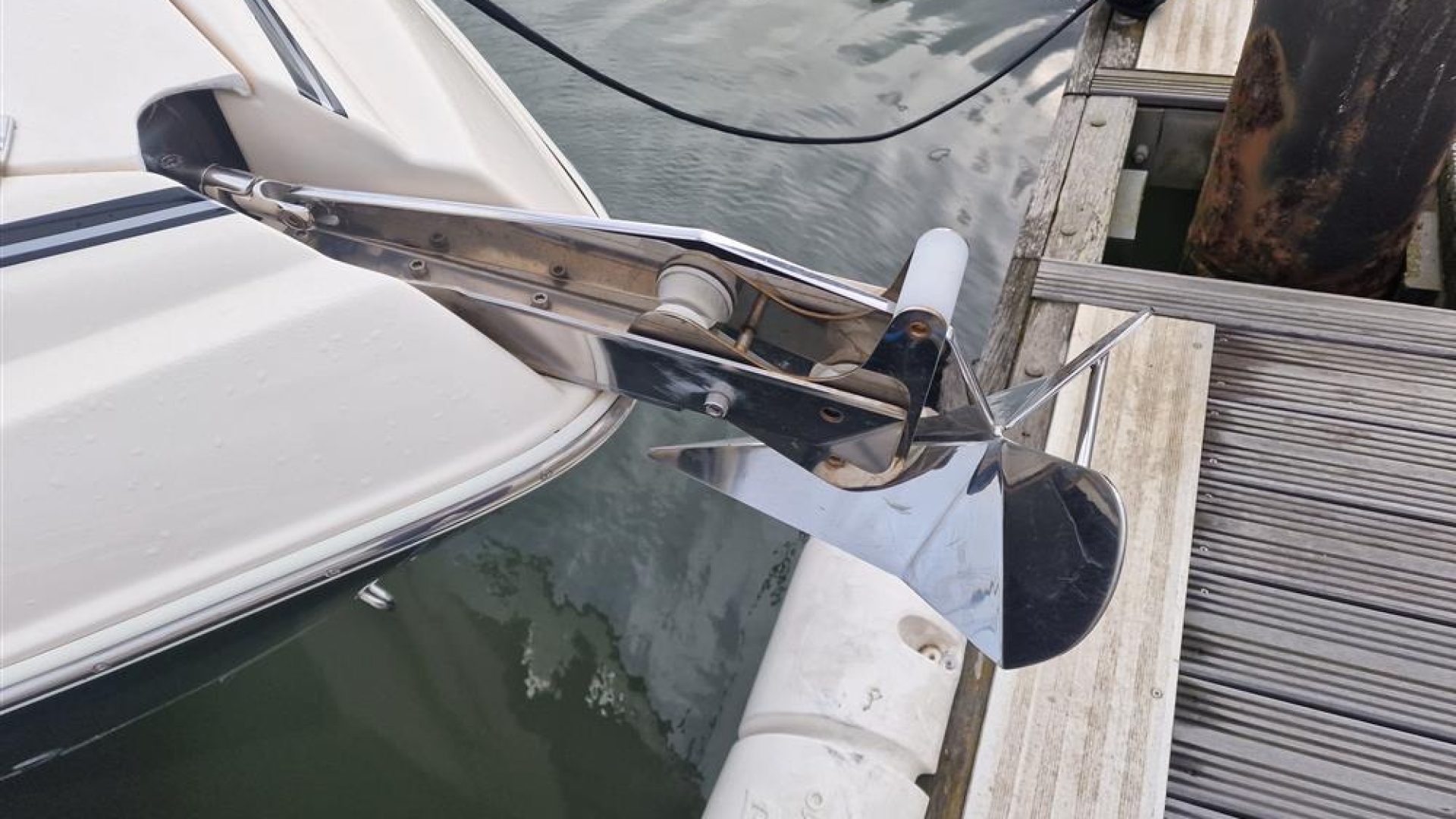 Rinker 270