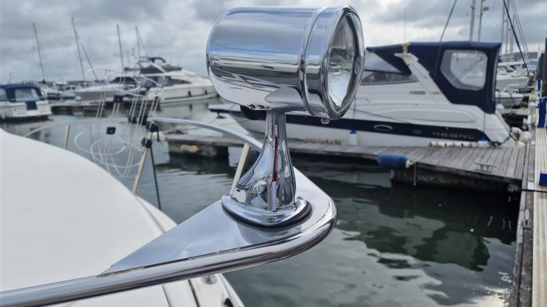 Rinker 270