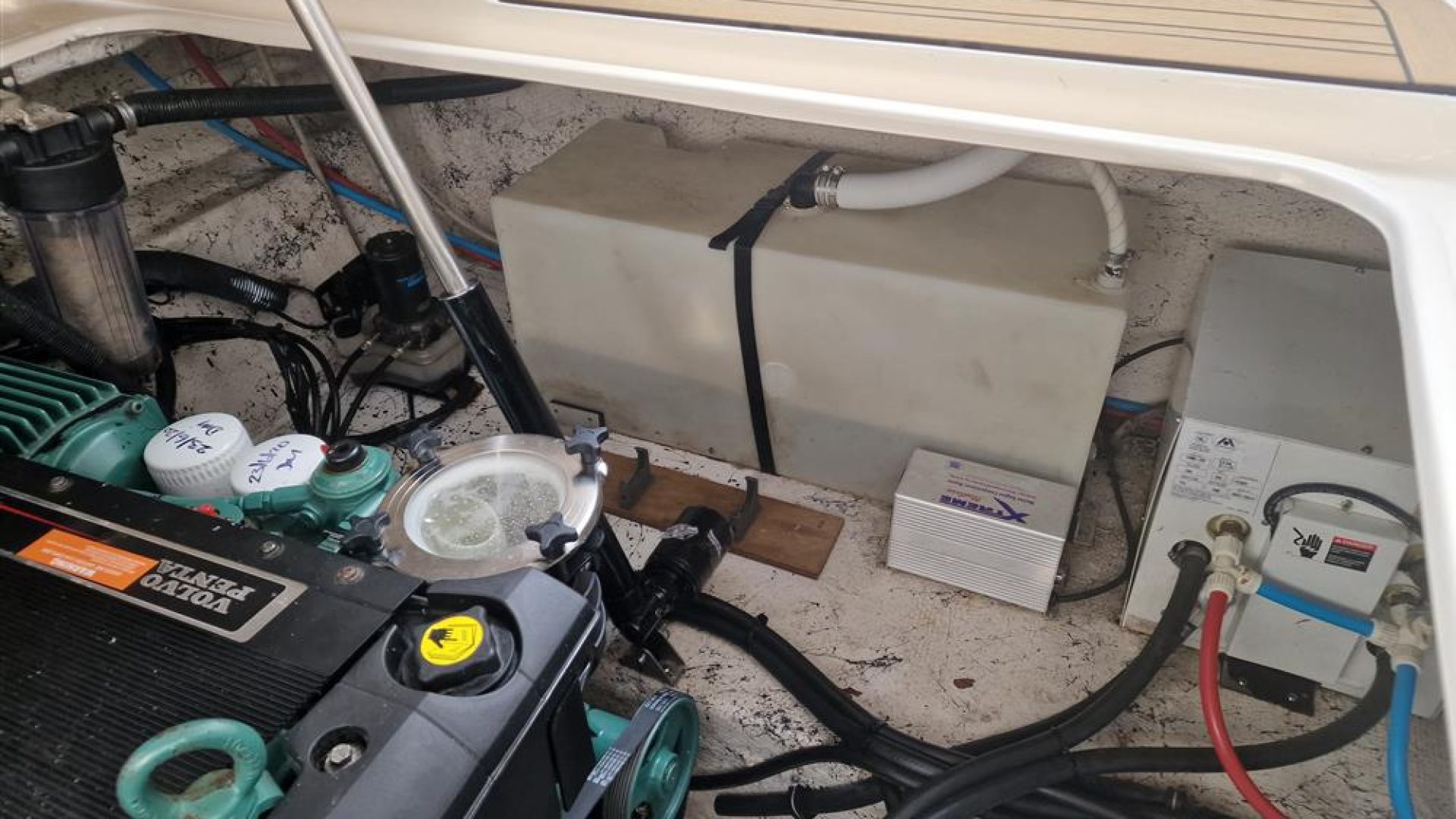 Rinker 270
