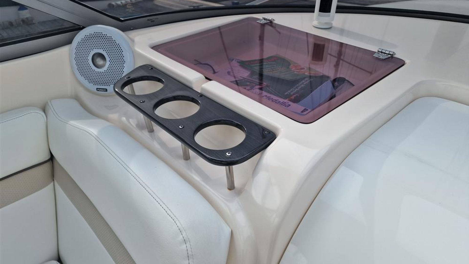 Rinker 270