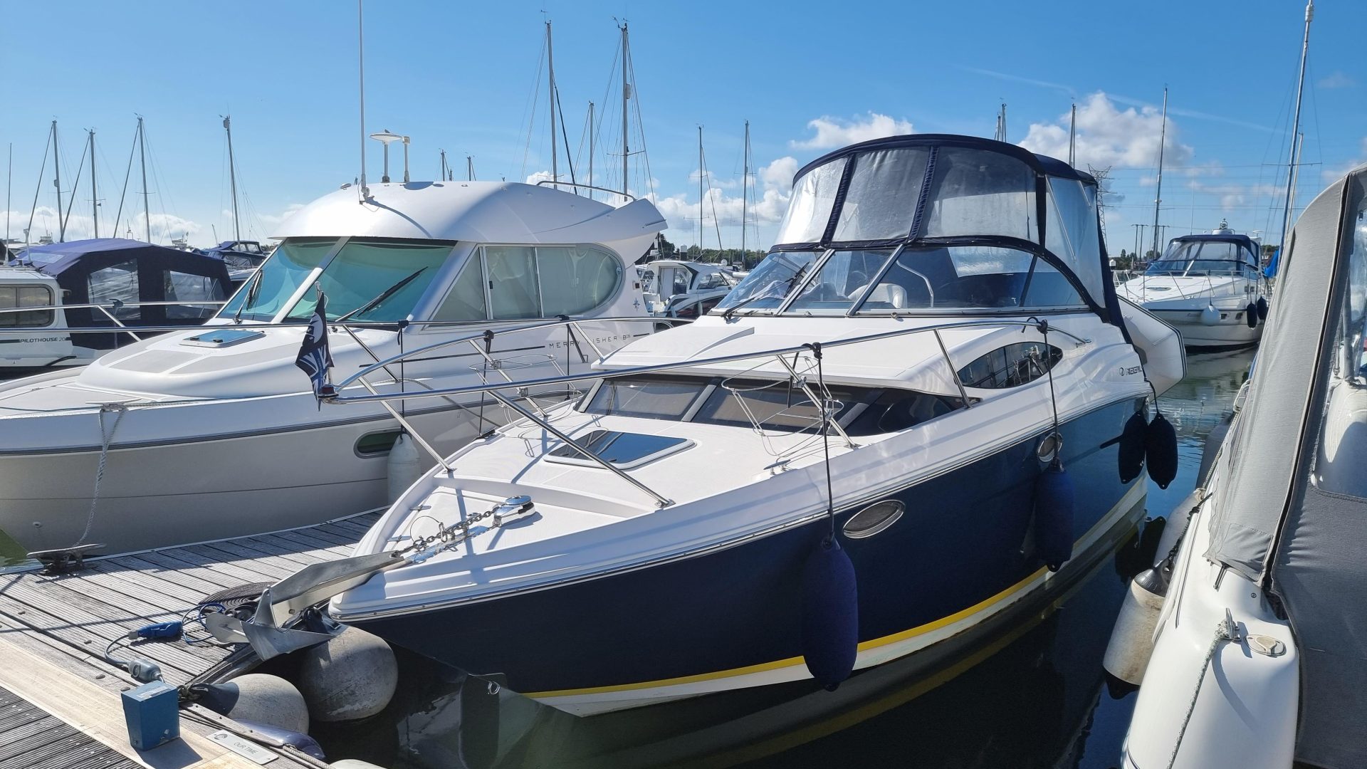 Regal 2565 Express Cruiser