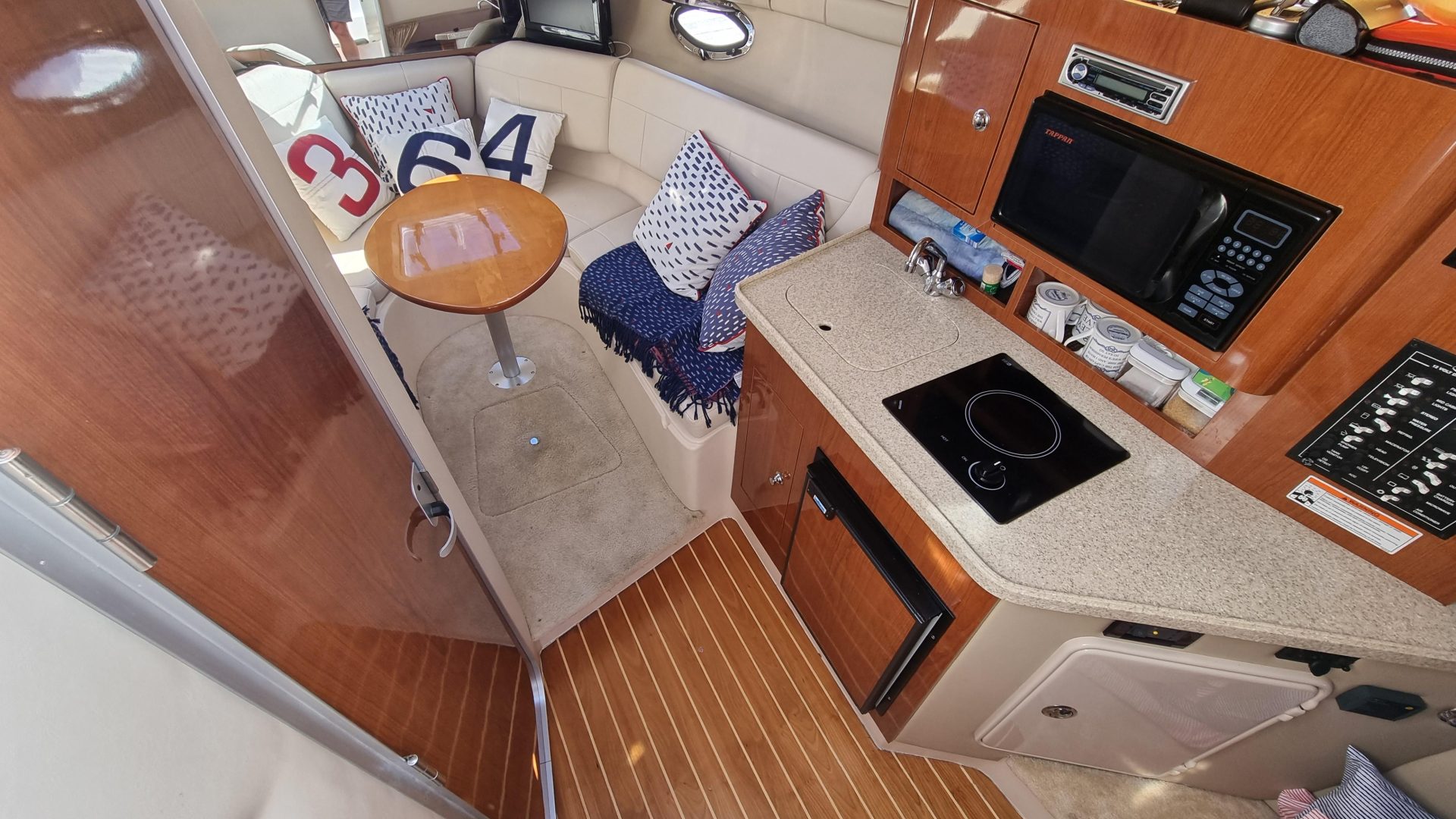 Regal 2565 Express Cruiser