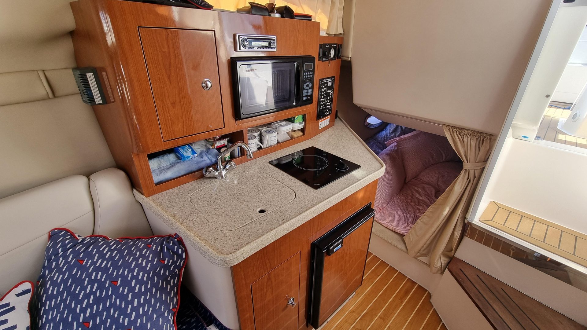 Regal 2565 Express Cruiser