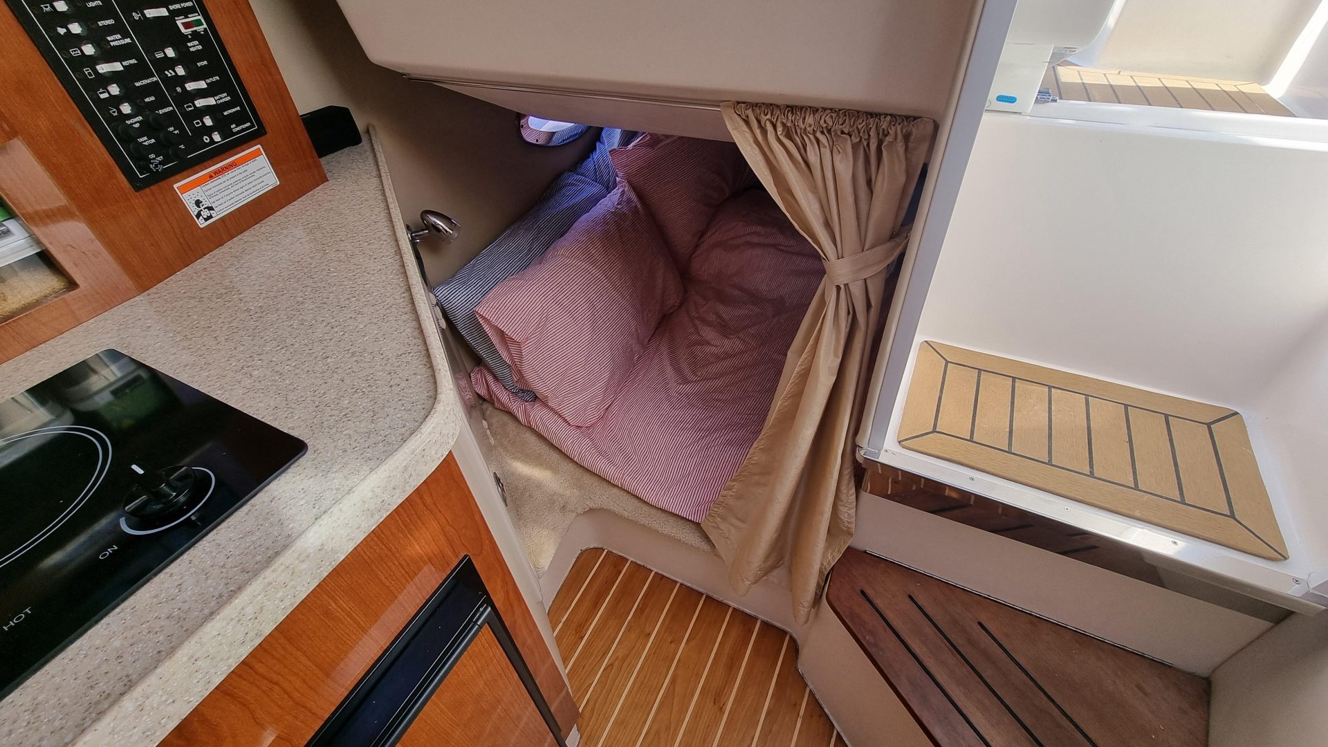Regal 2565 Express Cruiser