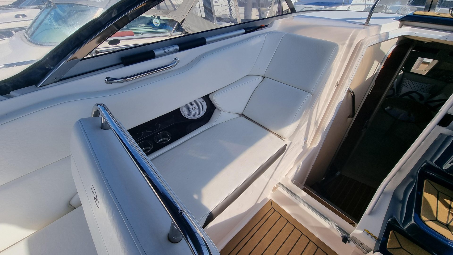 Regal 2565 Express Cruiser
