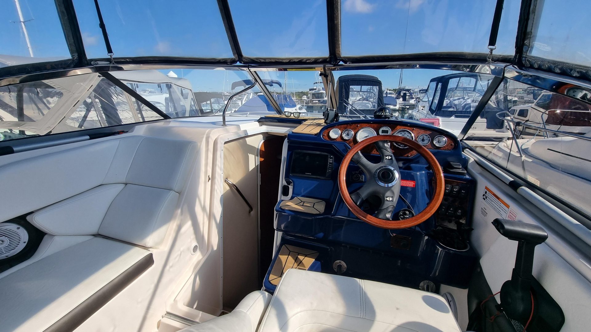 Regal 2565 Express Cruiser