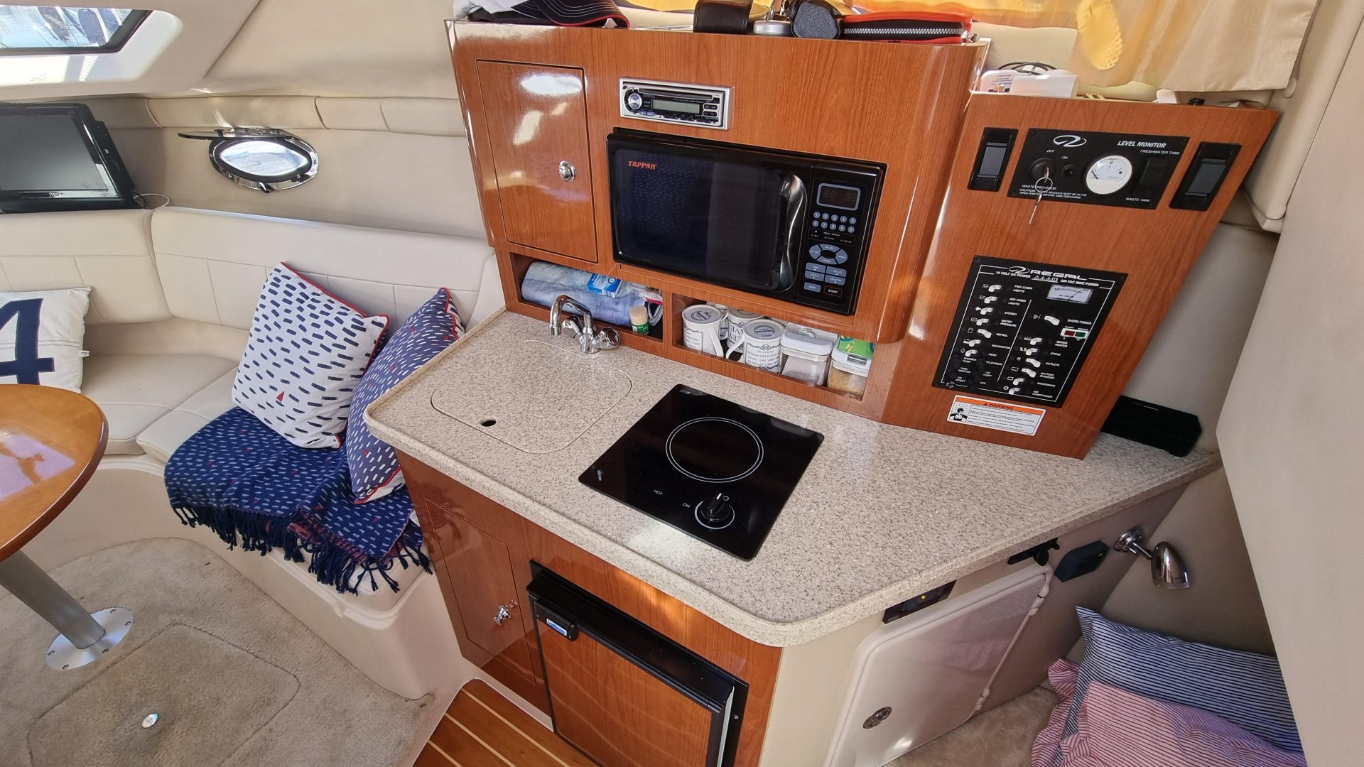 Regal 2860 Window Express