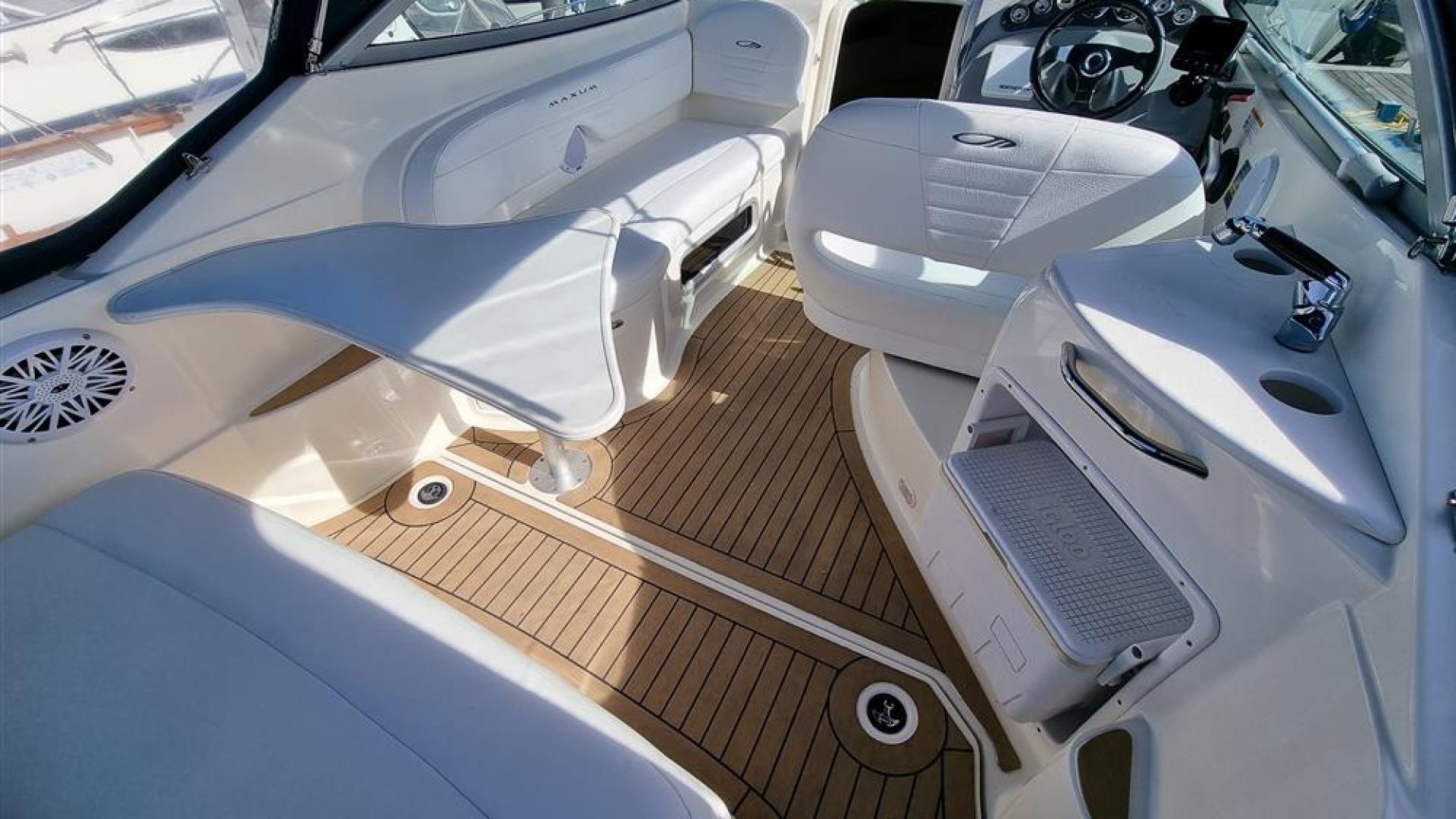Maxum 2400 SE