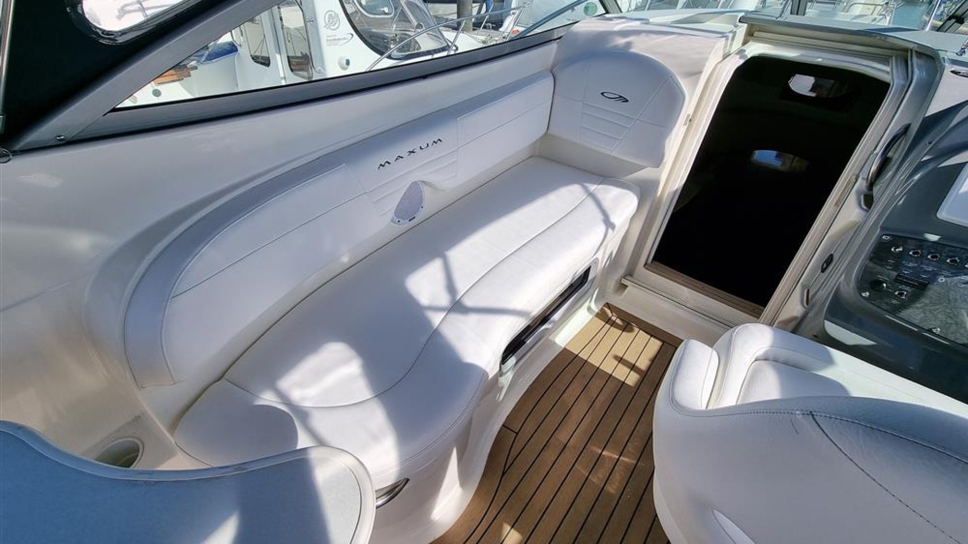 Maxum 2400 SE