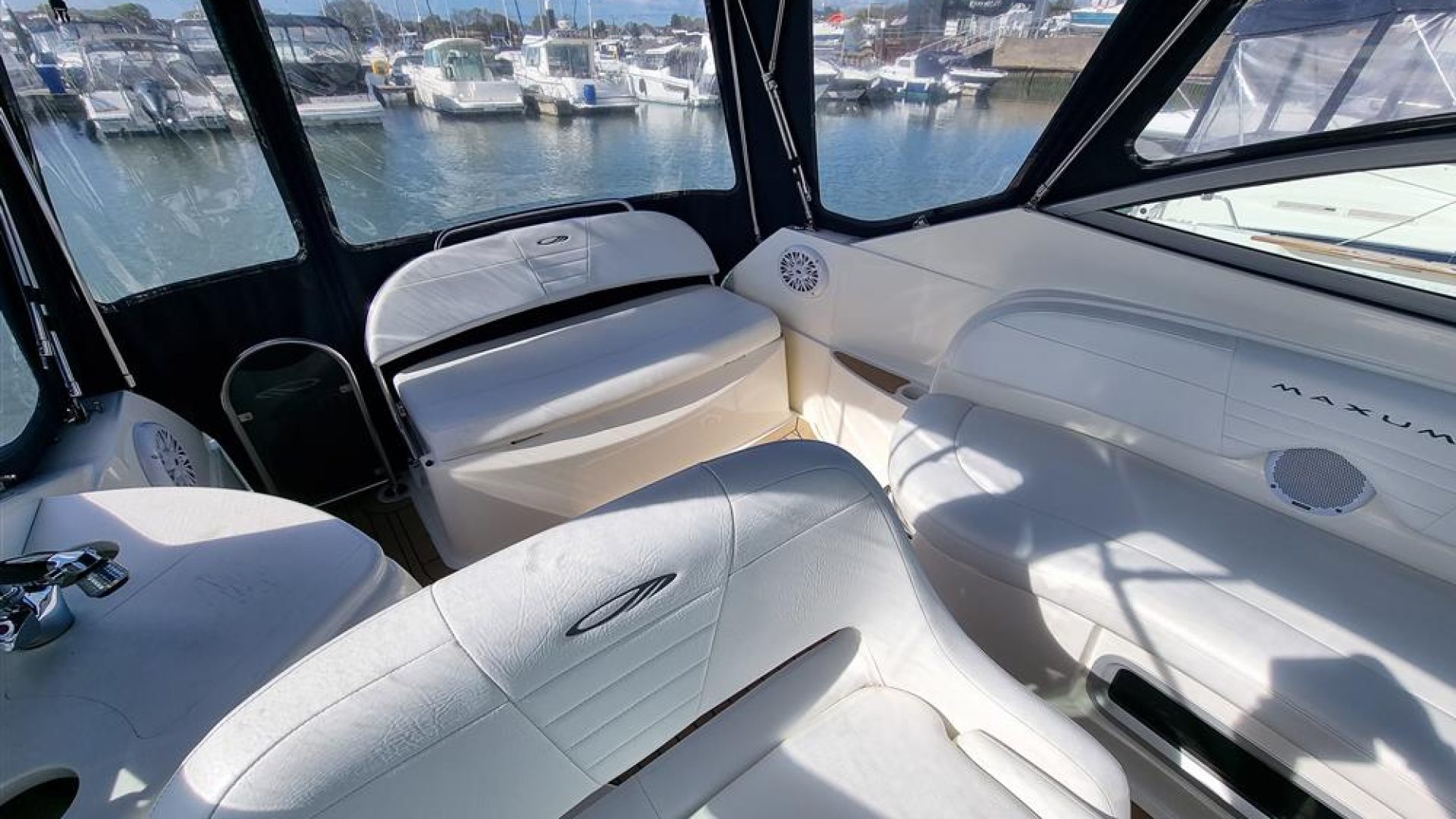 Maxum 2400 SE